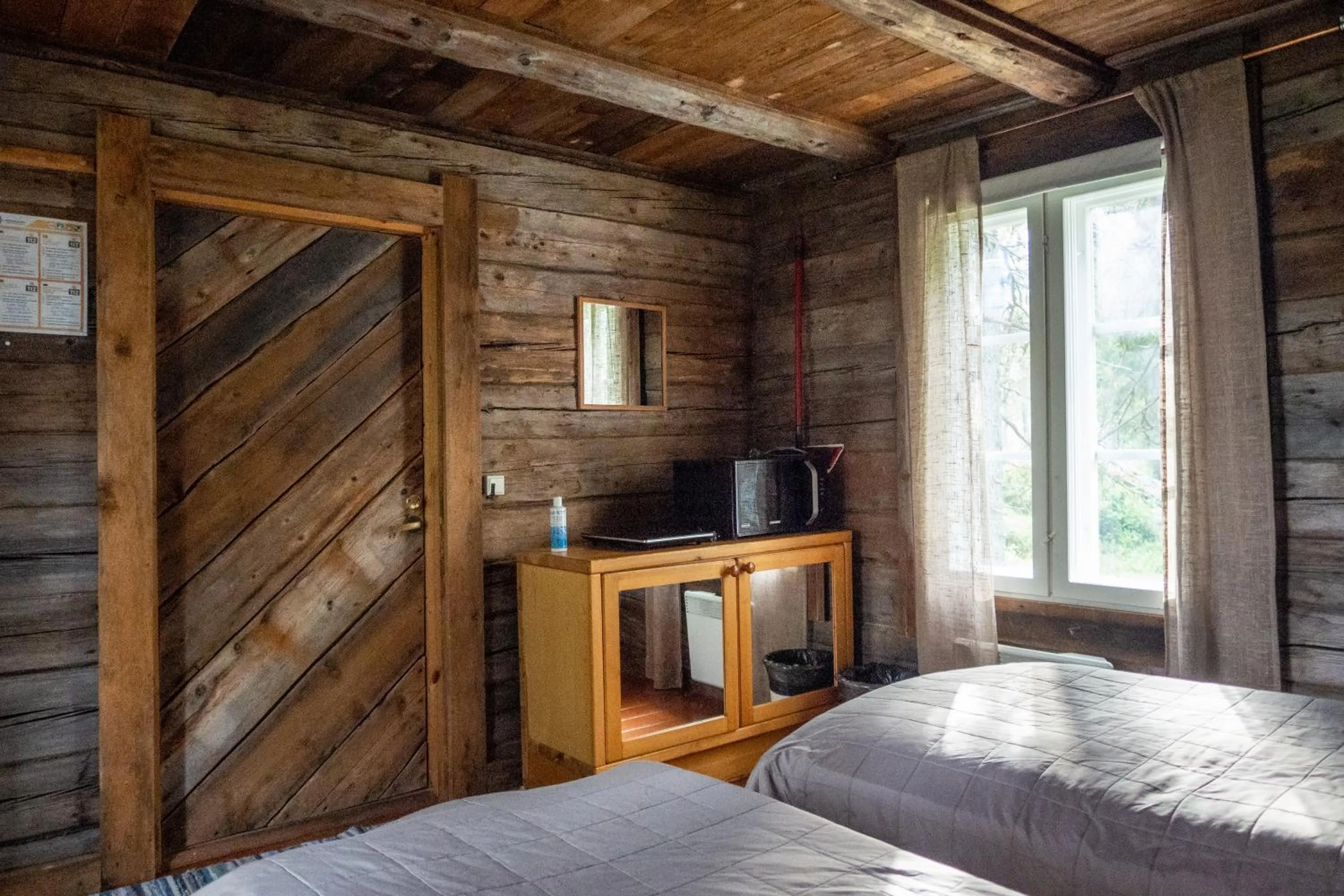 Photo of the whole room, Bed in Iisakki Village