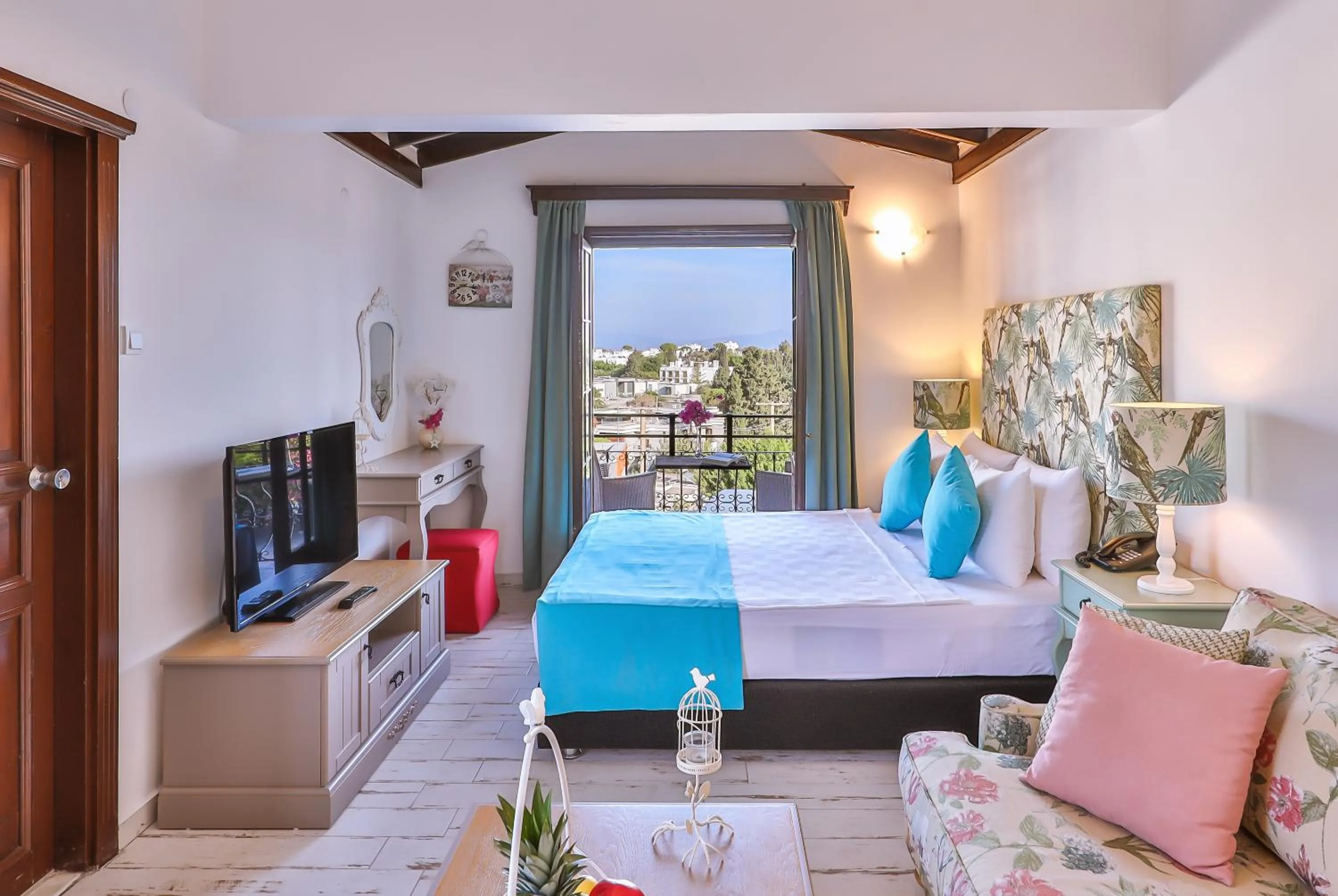 Photo of the whole room, Bed in Mare Garden Hotel