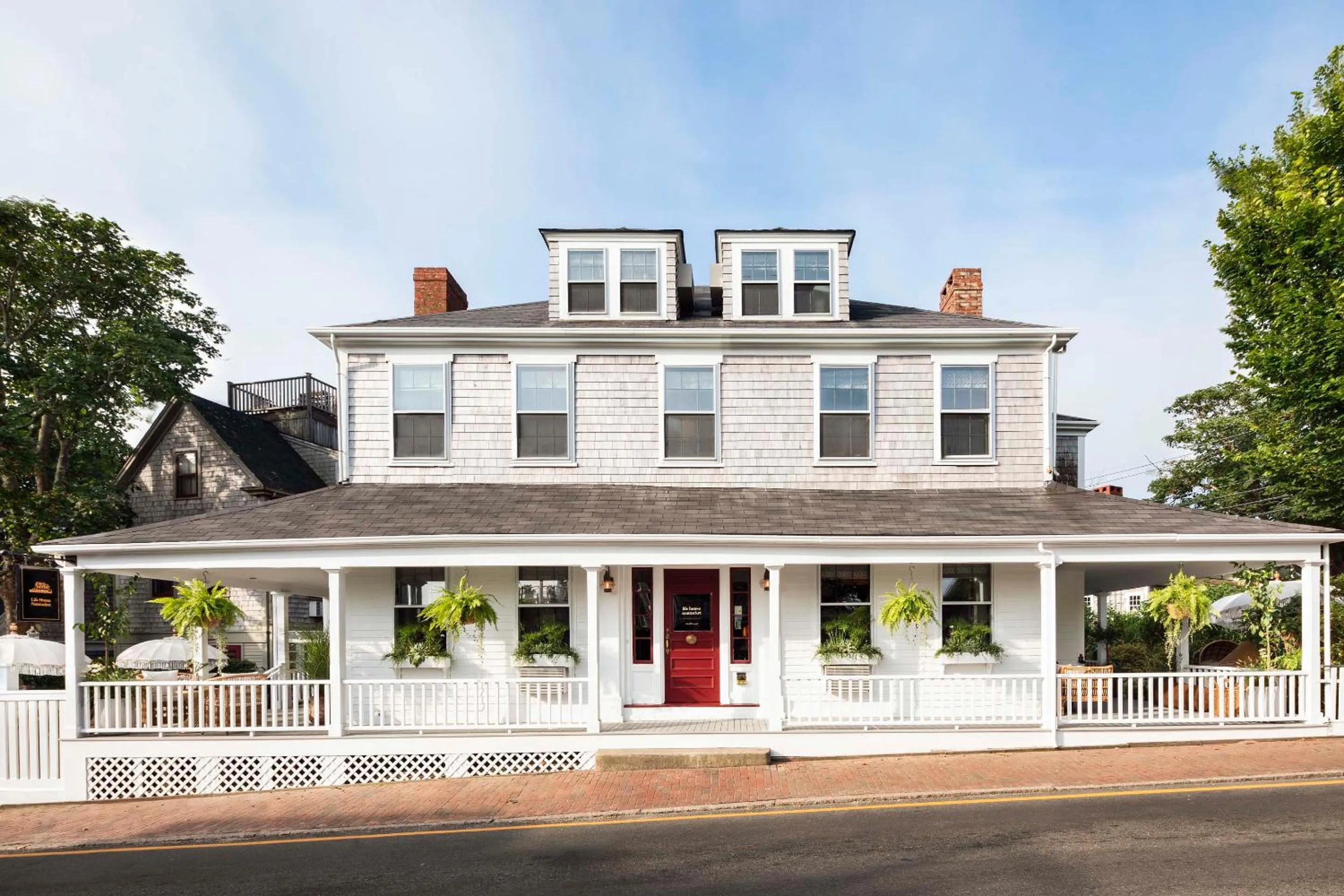 Facade/entrance in Life House, Nantucket