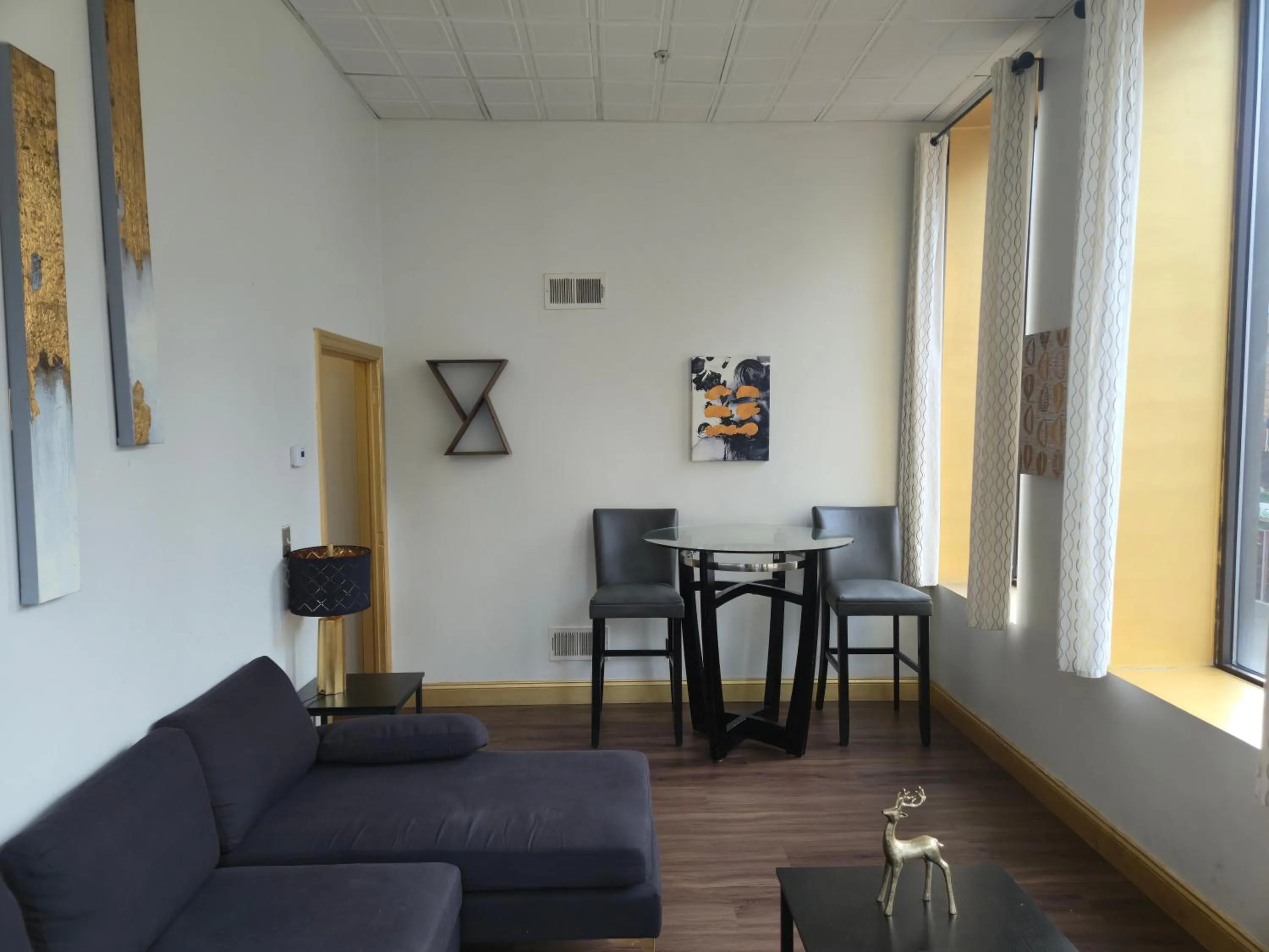 Living room in Stay Pittsburgh