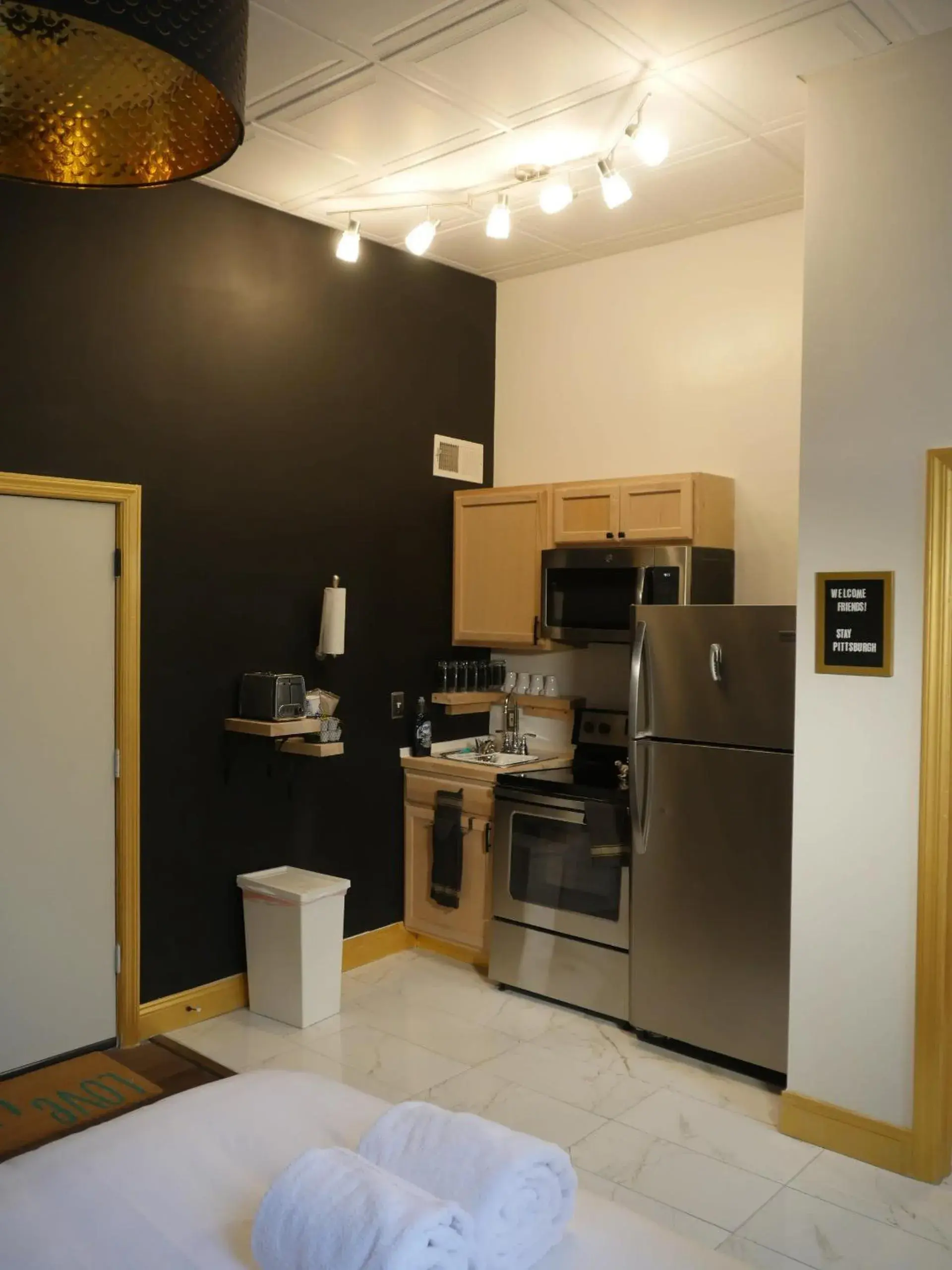 Studio Apartment - single occupancy in Stay Pittsburgh Studio Apartment - single occupancy in Stay Pittsburgh