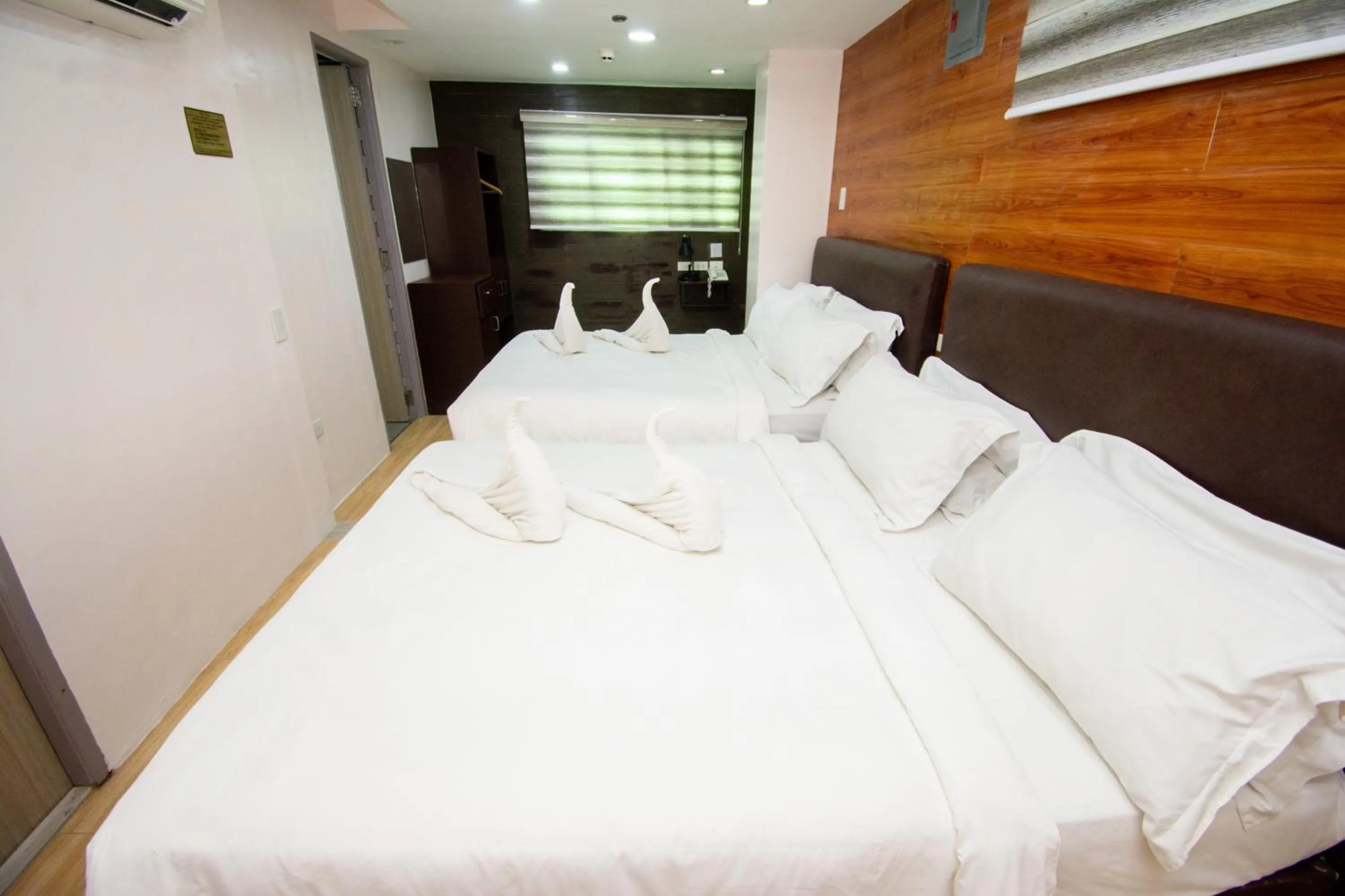 Bed in Emerald Island Hotel