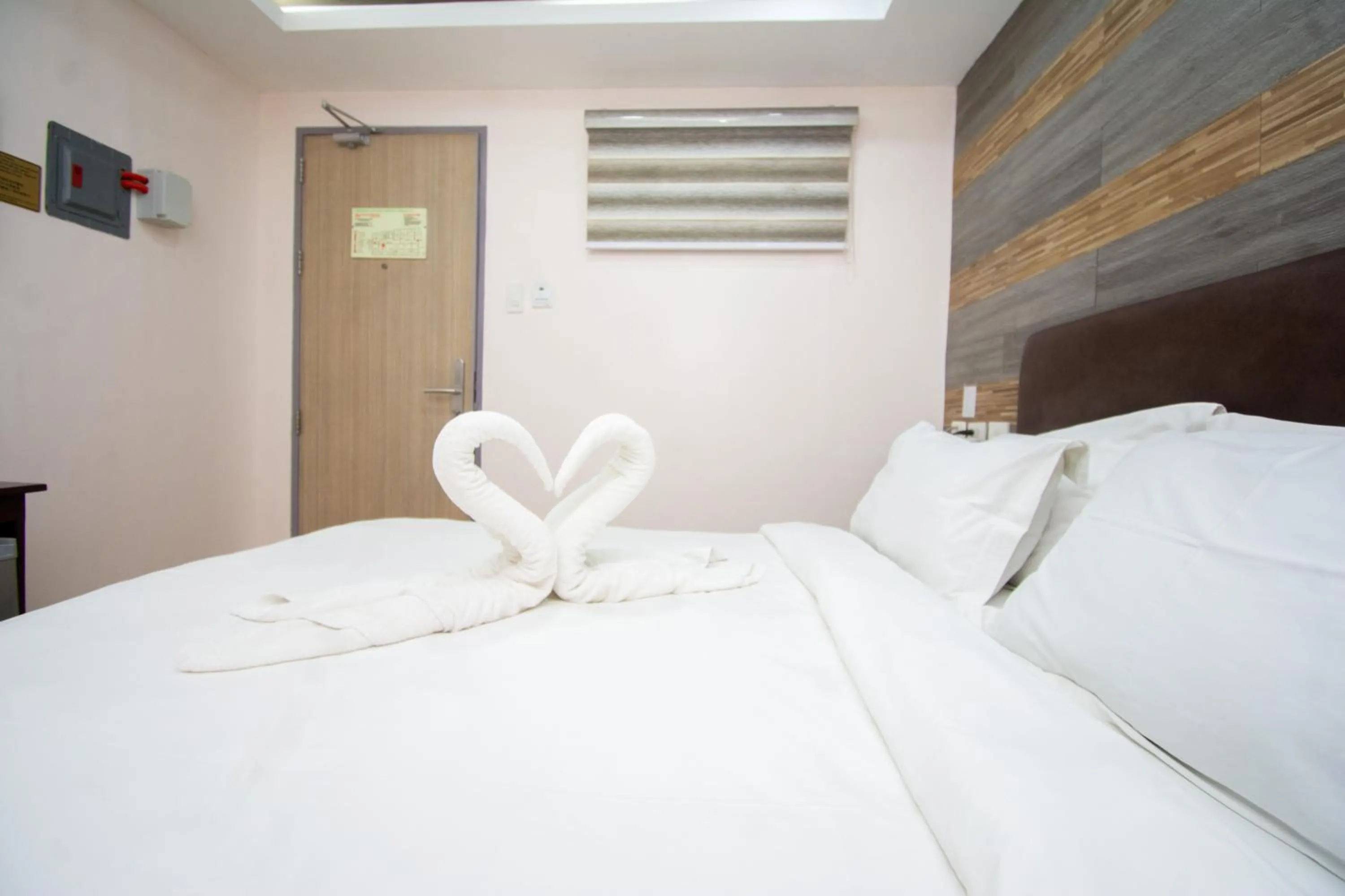 Bed in Emerald Island Hotel