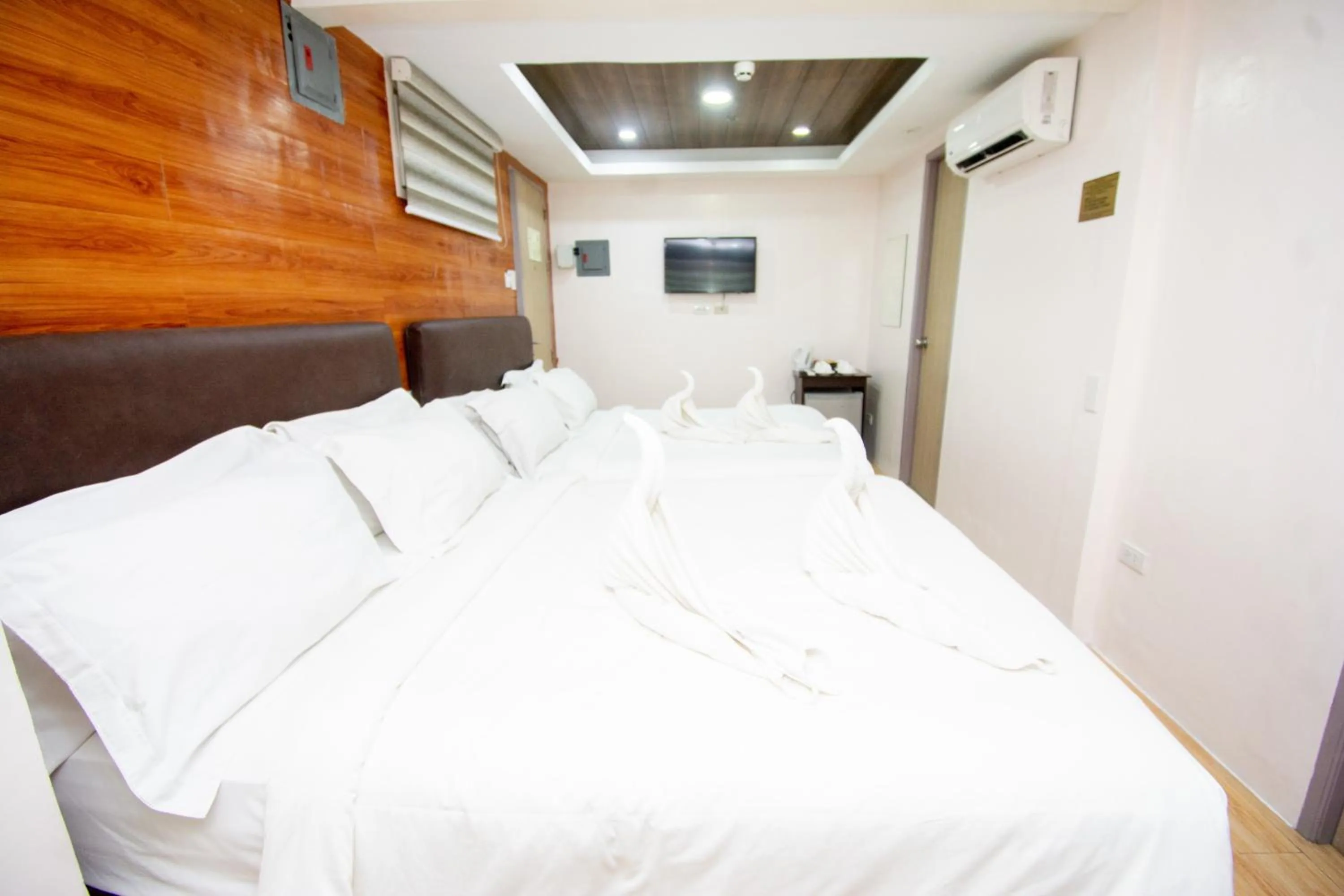 Bed in Emerald Island Hotel