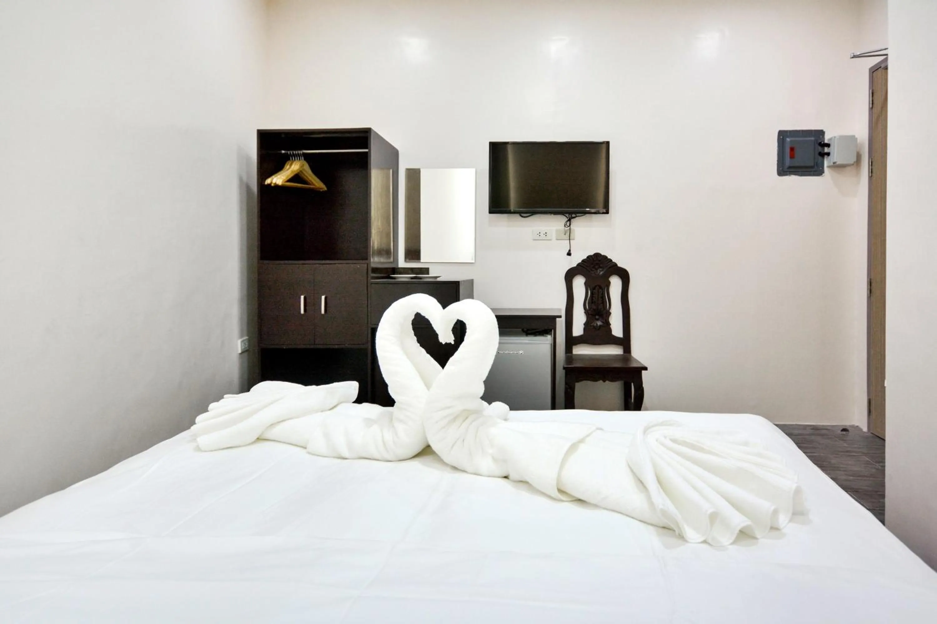 Bed in Emerald Island Hotel