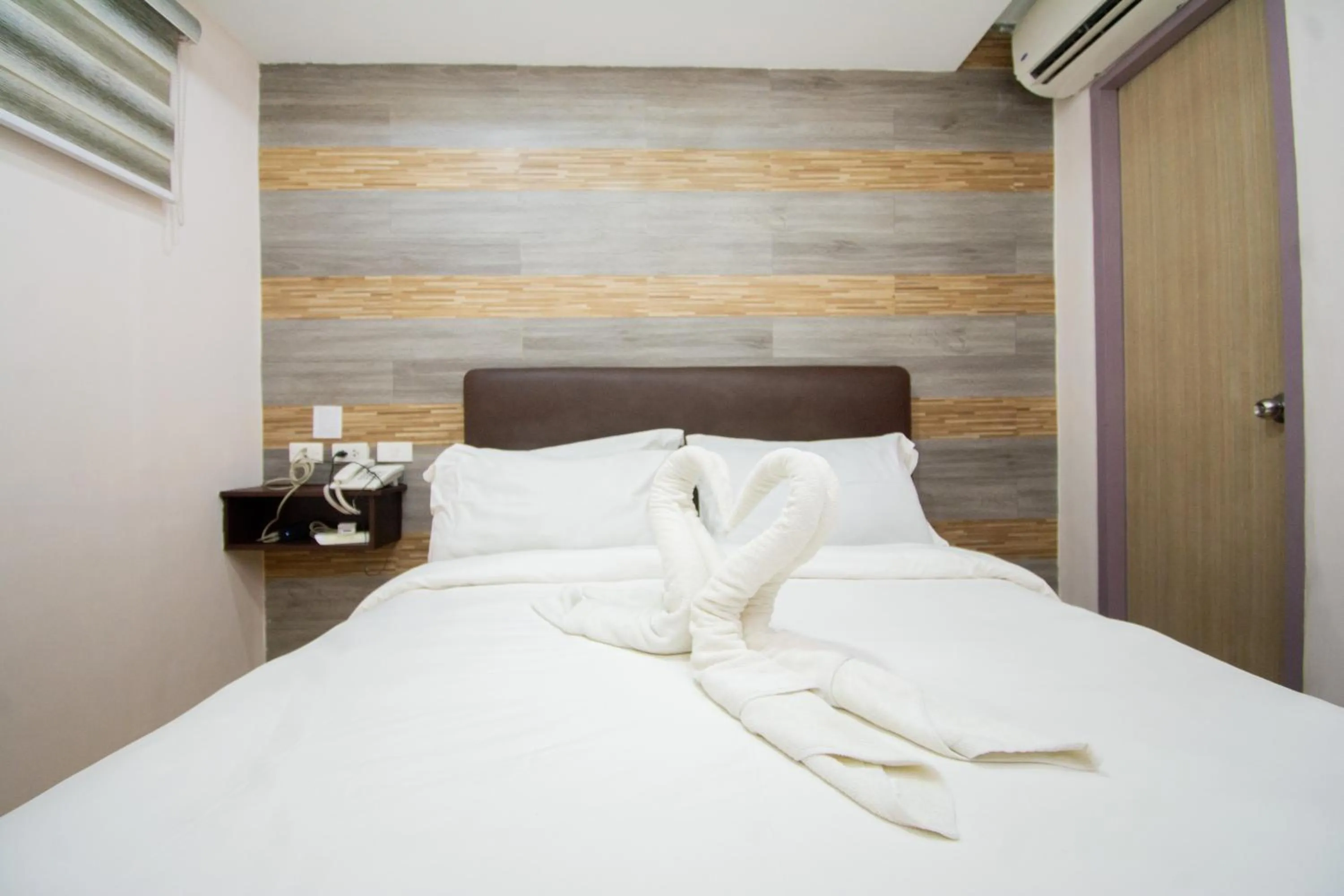 Bed in Emerald Island Hotel