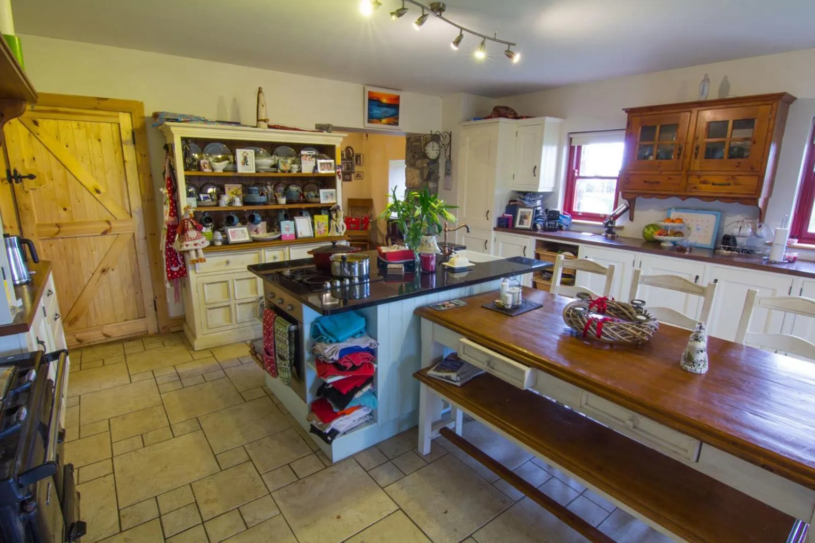 Kitchen or kitchenette in The Thatched Cottage B&B