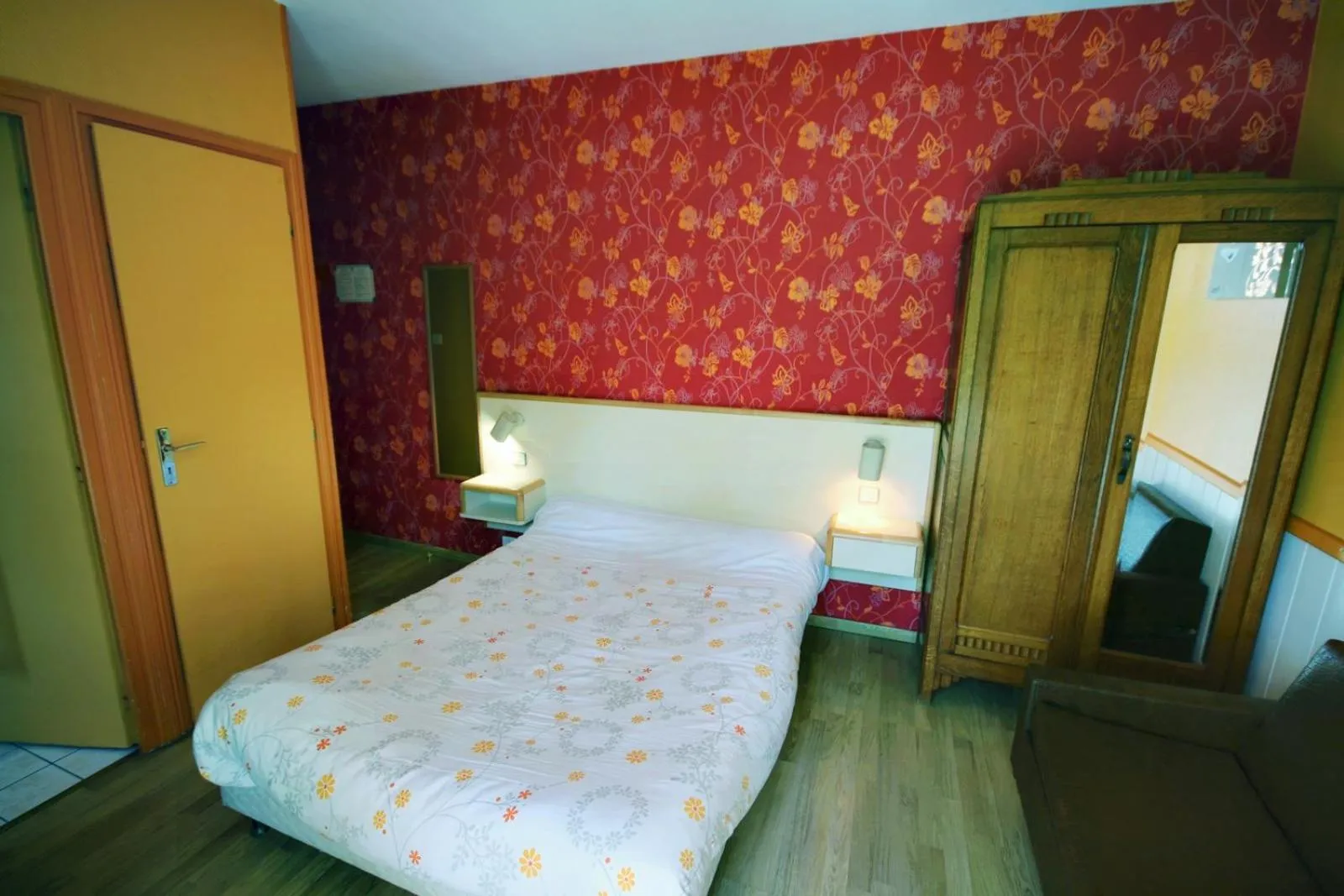 Photo of the whole room, Bed in Les Messageries