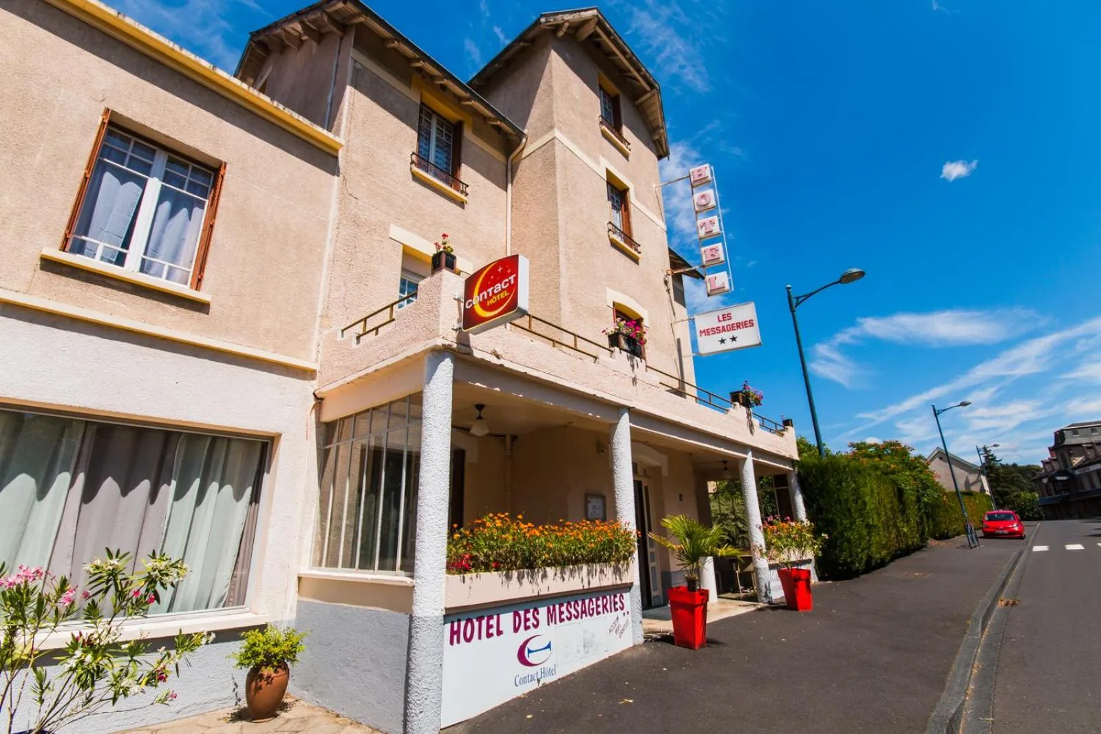 Property building in Les Messageries