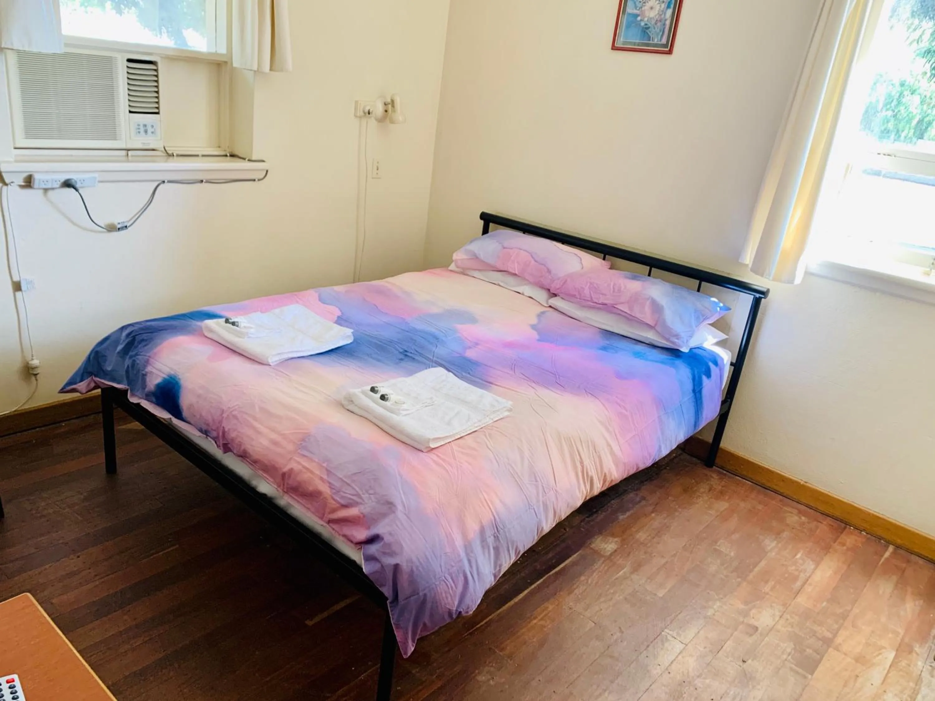 Photo of the whole room, Bed in Coonalpyn Hotel