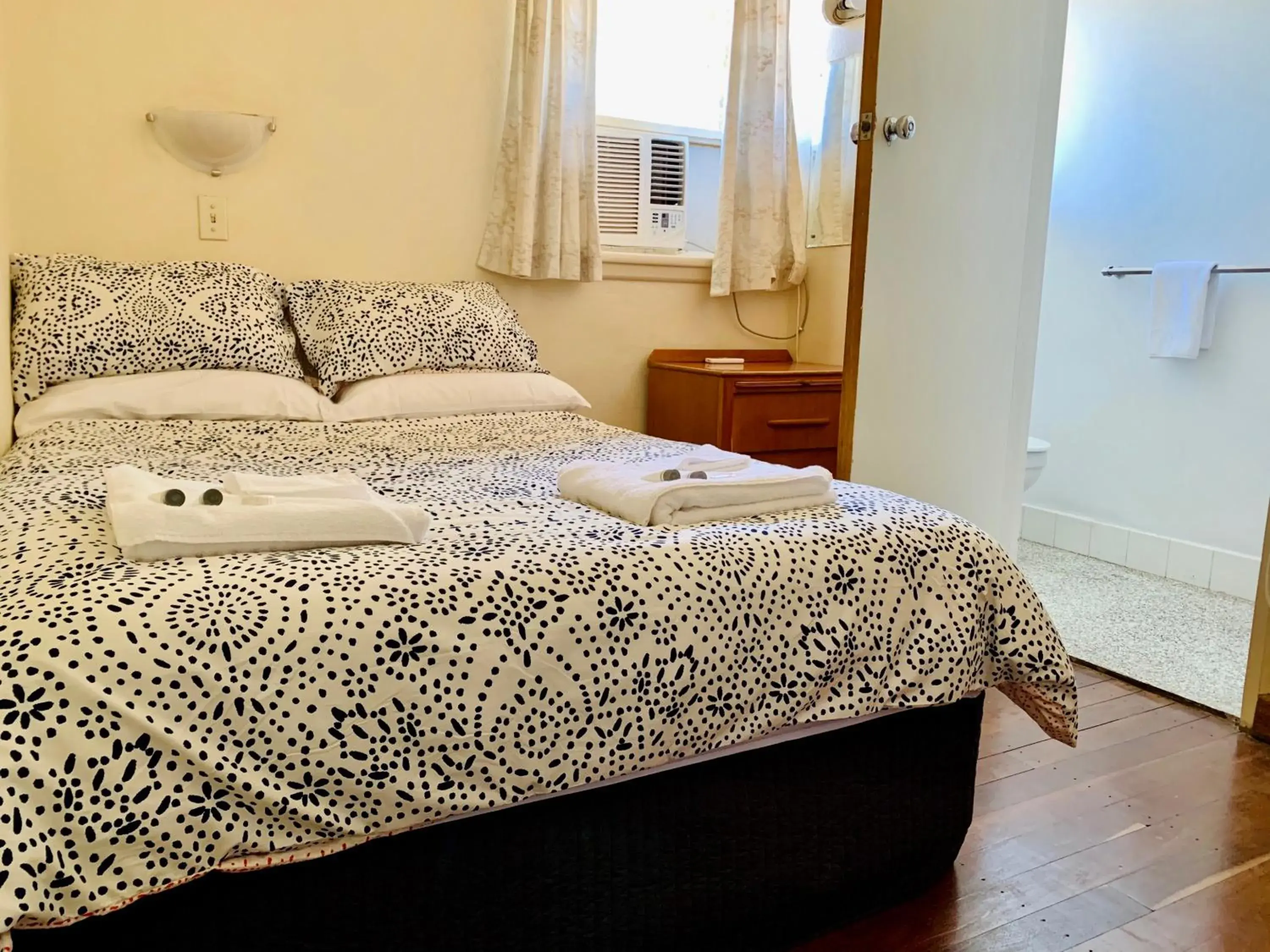 Double Room with Private Bathroom in Coonalpyn Hotel Double Room with Private Bathroom in Coonalpyn Hotel