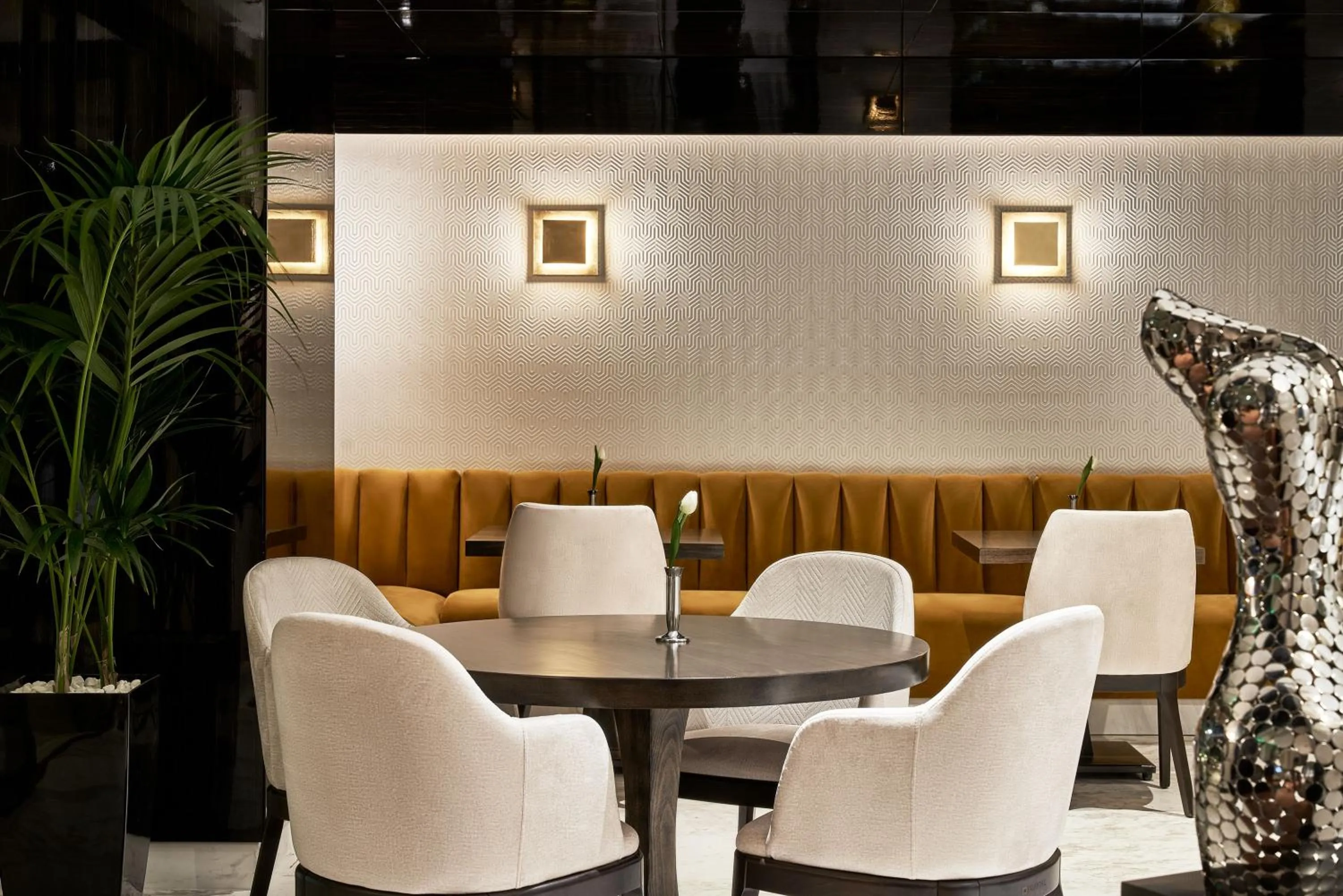 Restaurant/places to eat in Bellevue On The Beach Suites