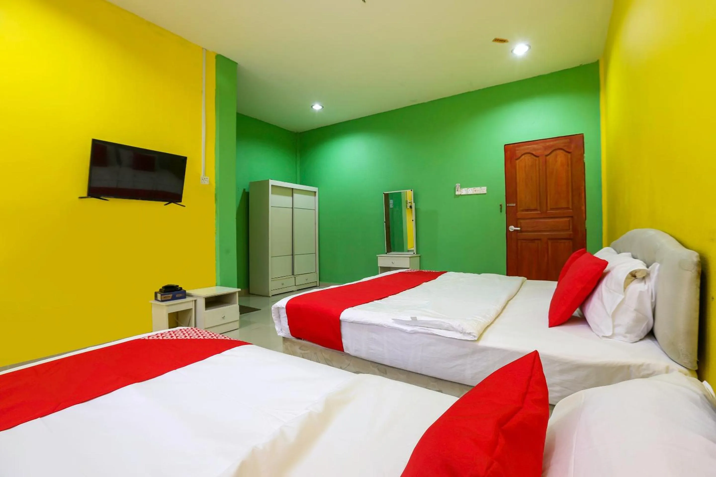 Bedroom, Bed in OYO 89933 Nun Hotel