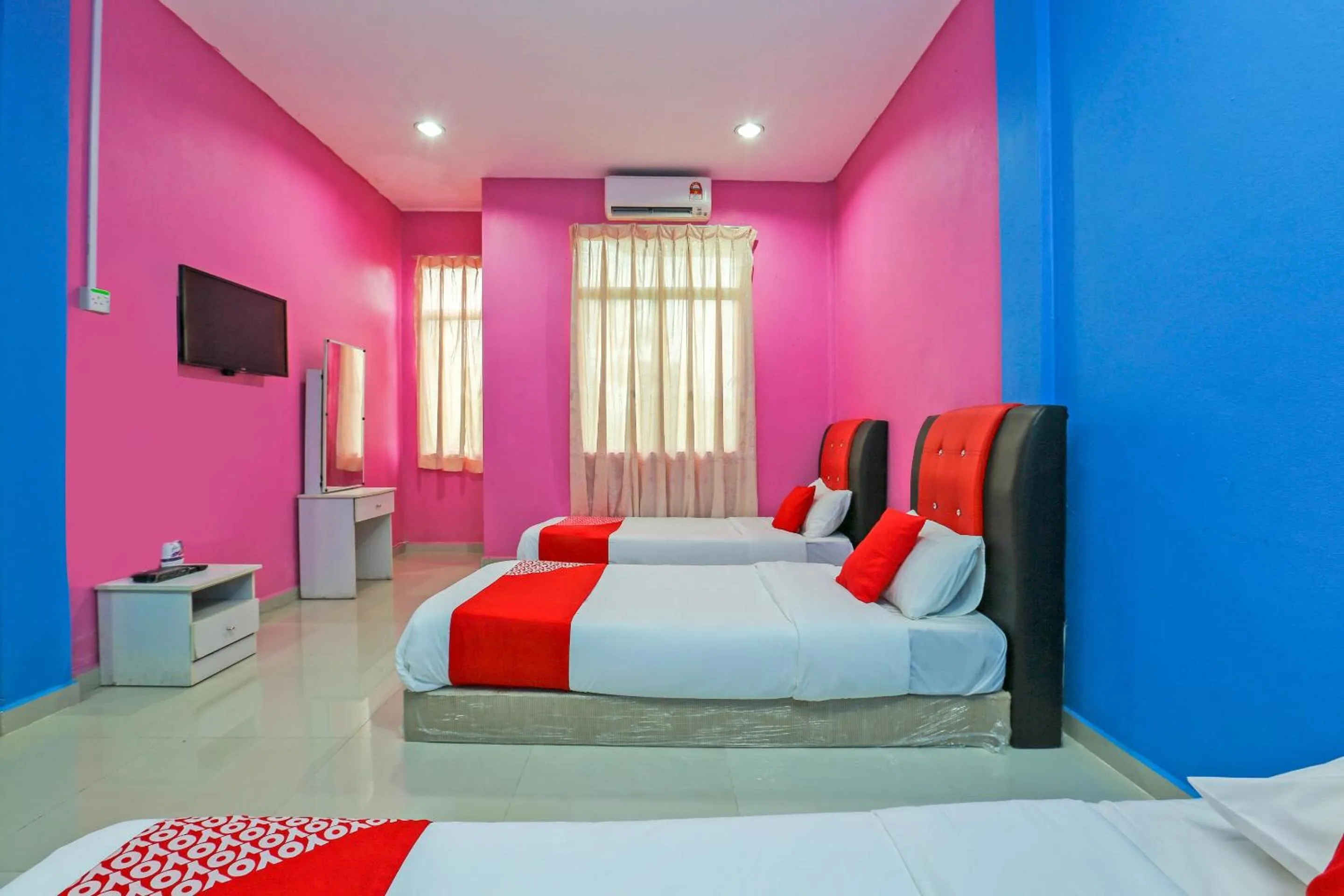 Bedroom, Bed in OYO 89933 Nun Hotel