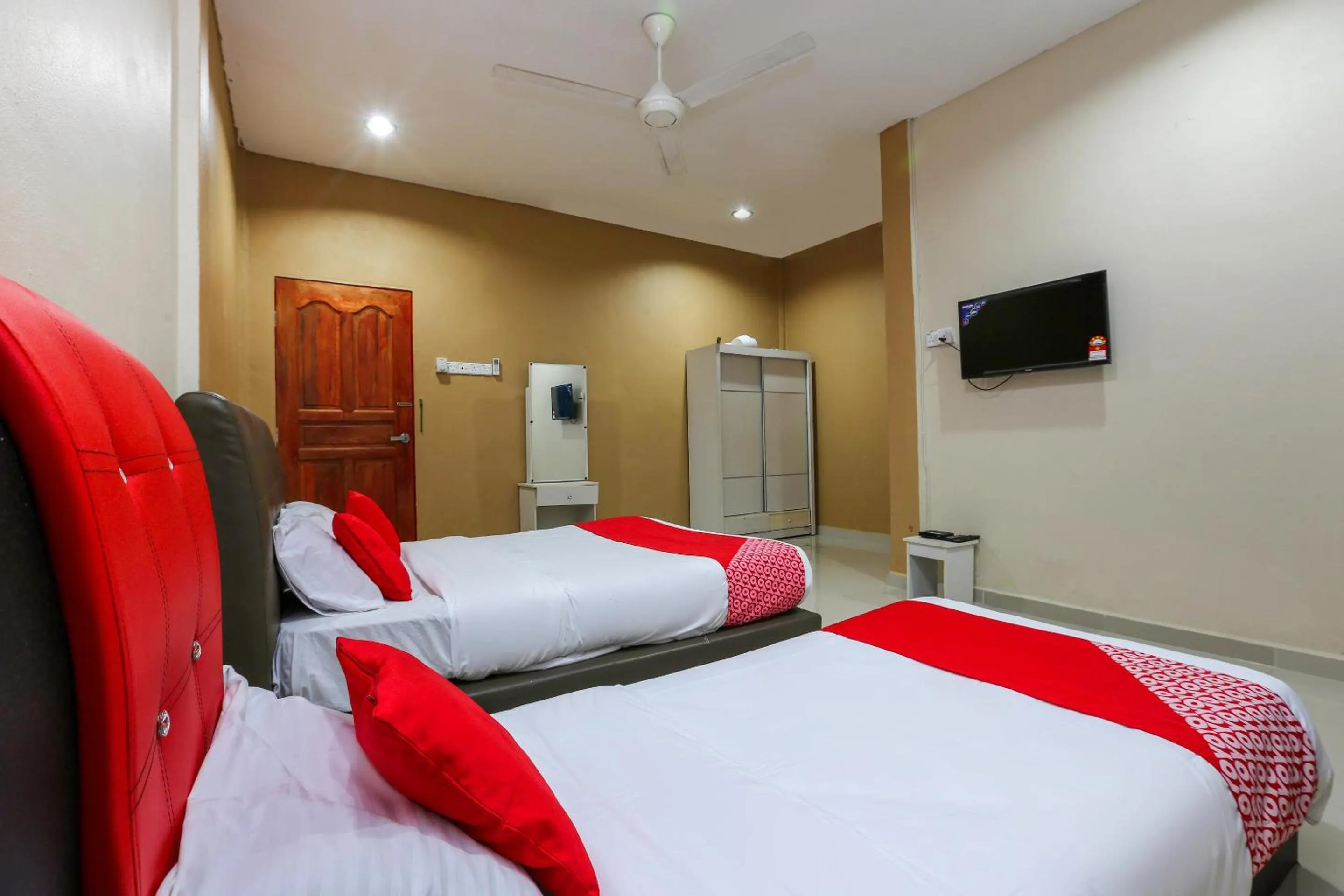 Bedroom, Bed in OYO 89933 Nun Hotel