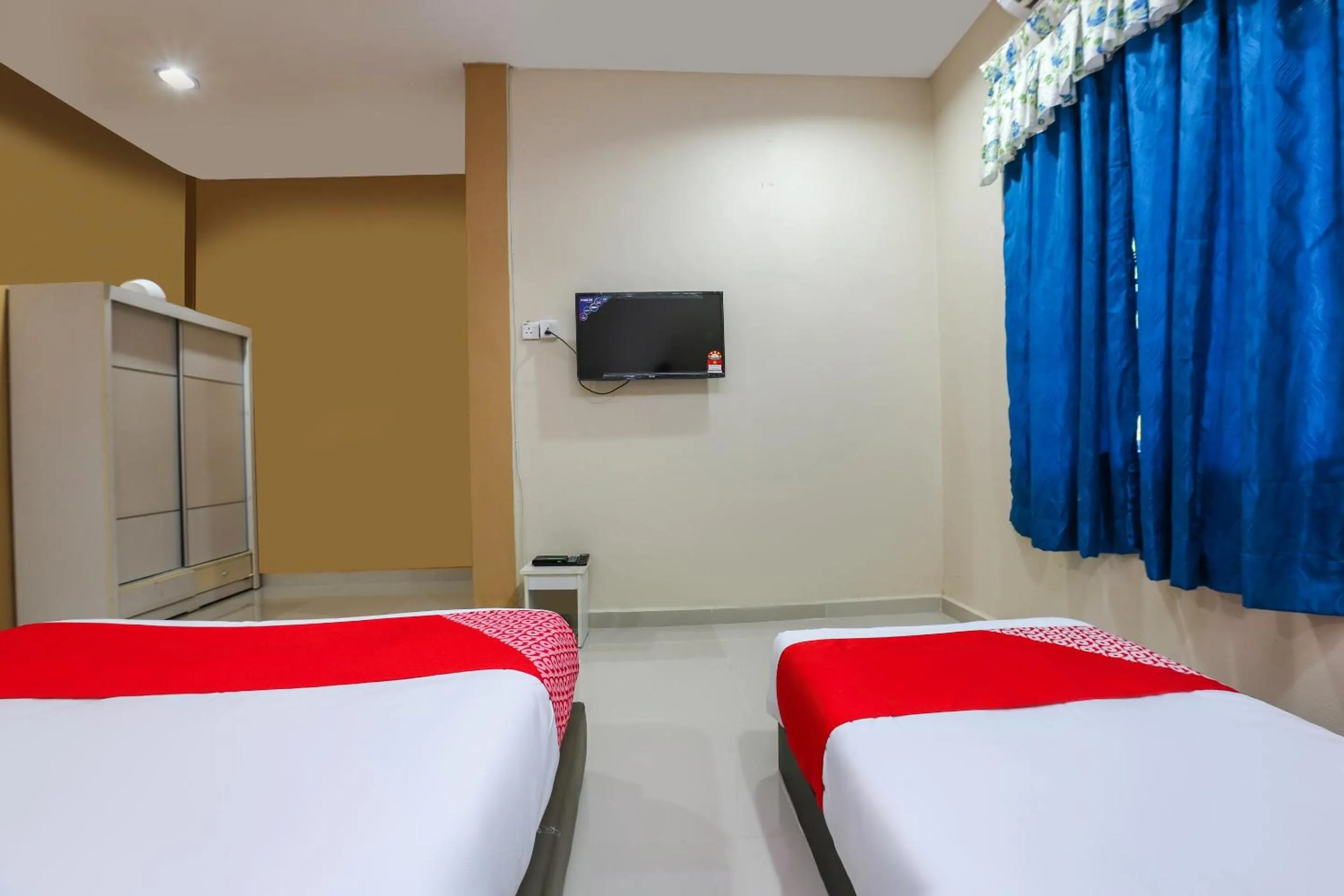 Bedroom, Bed in OYO 89933 Nun Hotel