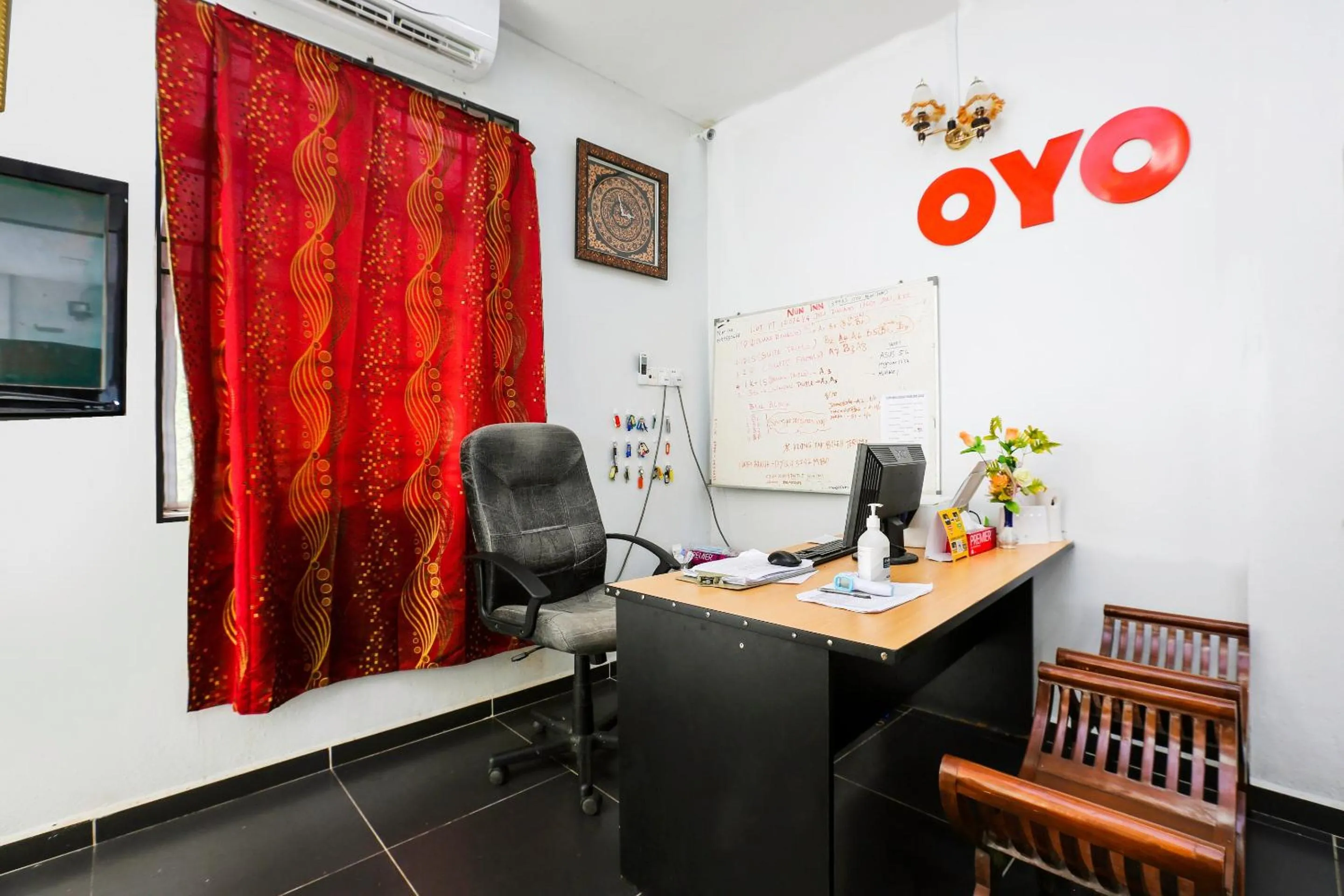 Lobby or reception in OYO 89933 Nun Hotel