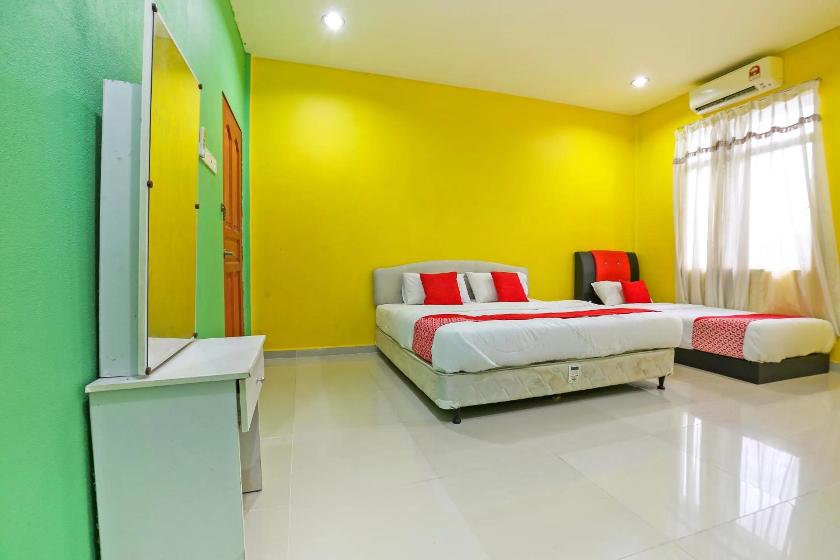 Bedroom, Bed in OYO 89933 Nun Hotel