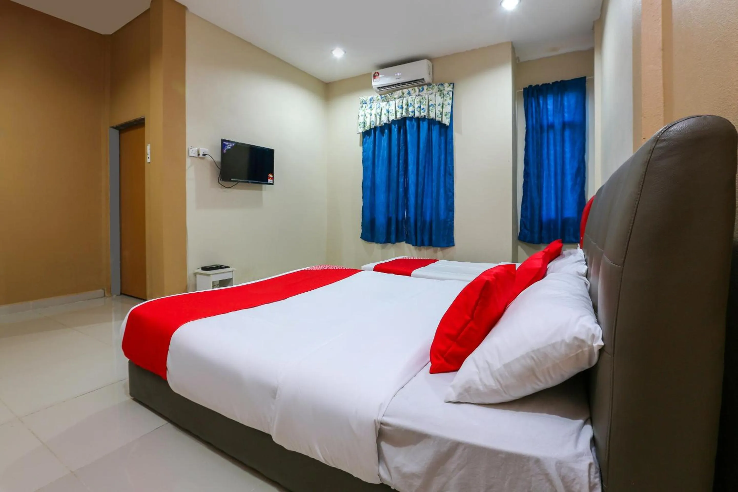 Bedroom, Bed in OYO 89933 Nun Hotel