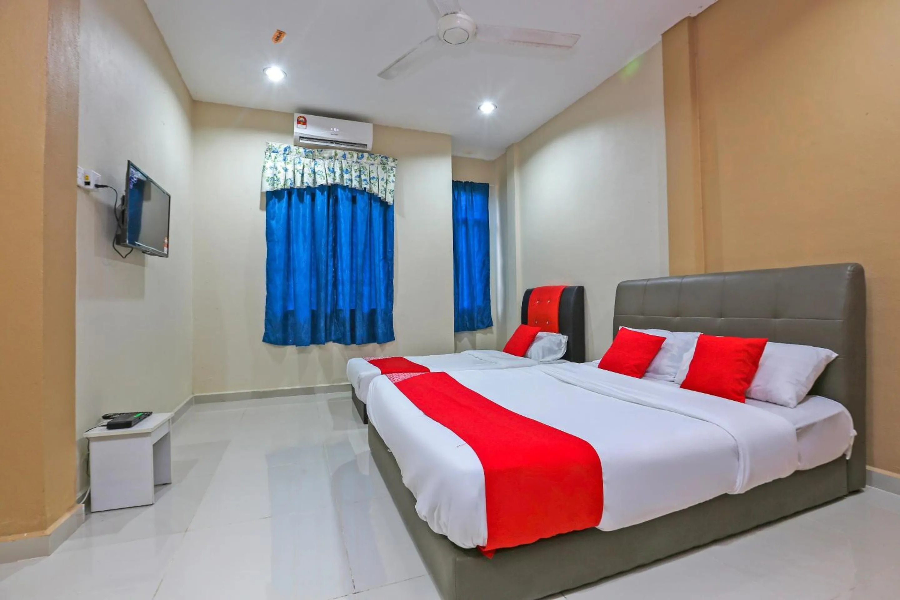 Bedroom, Bed in OYO 89933 Nun Hotel