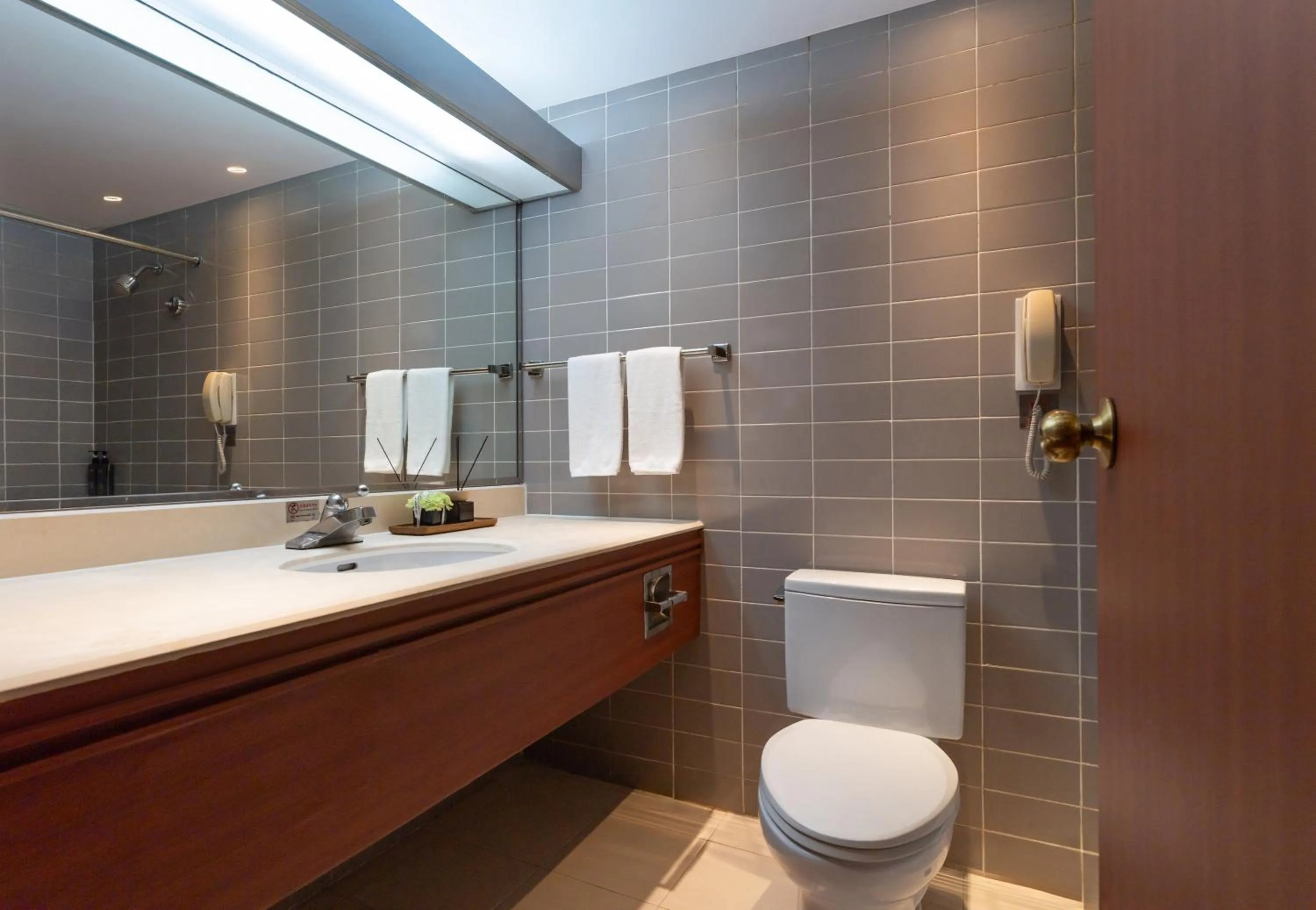 Photo of the whole room in Felicity Hotel Shenzhen, Luohu Railway Station