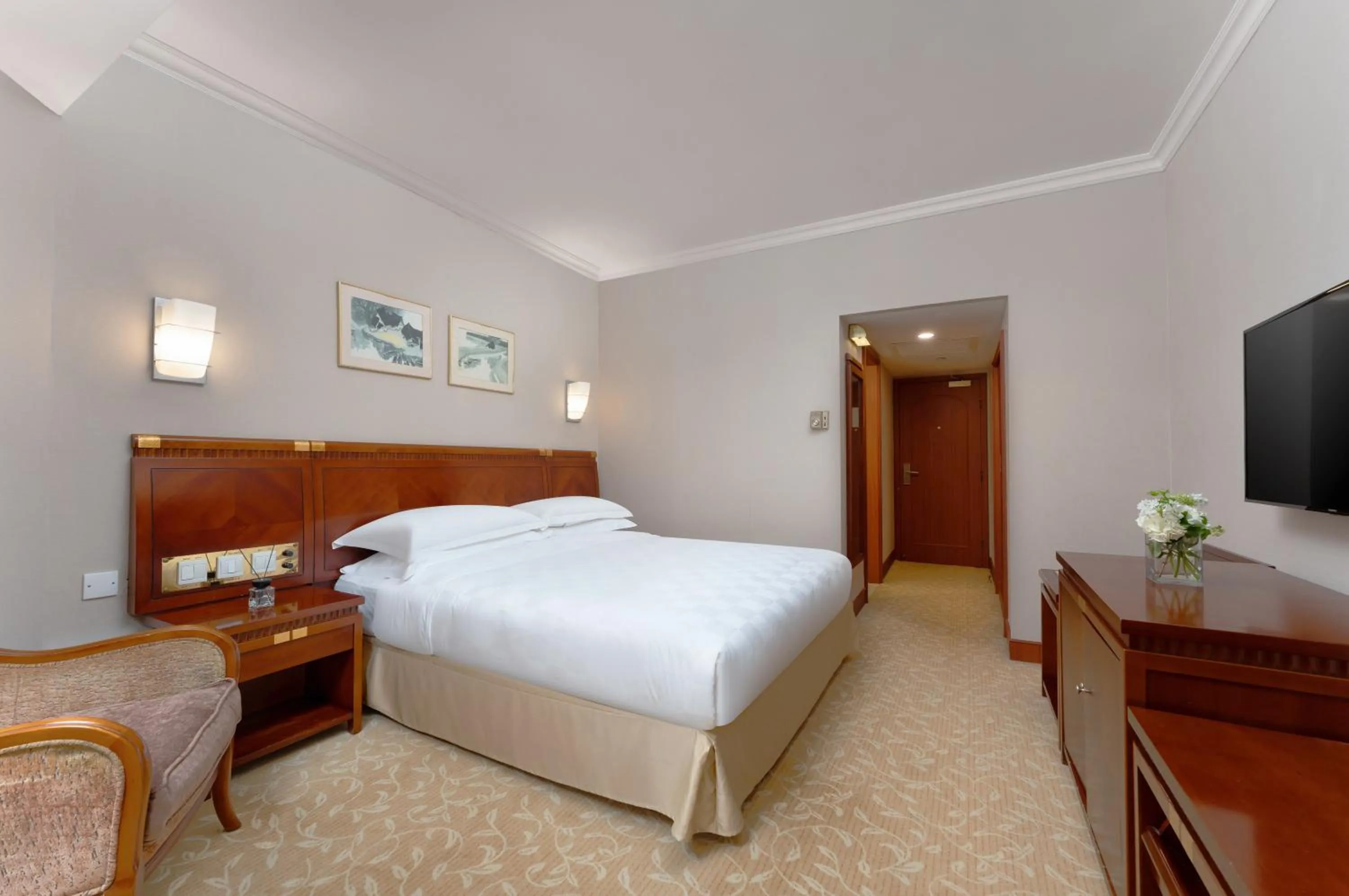 Photo of the whole room, Bed in Felicity Hotel Shenzhen, Luohu Railway Station
