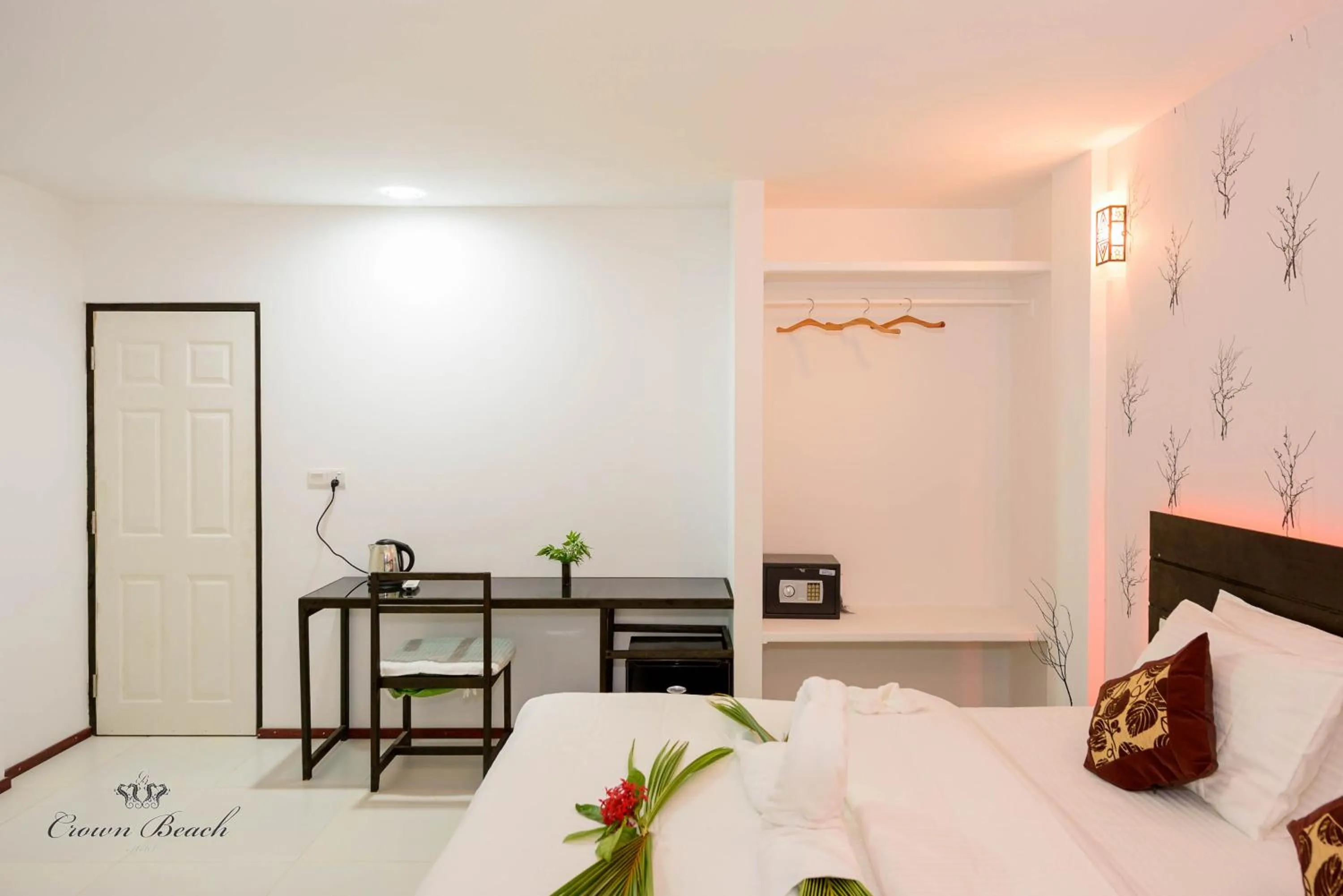 Bedroom, Bed in Crown Beach Villas -Private Beach