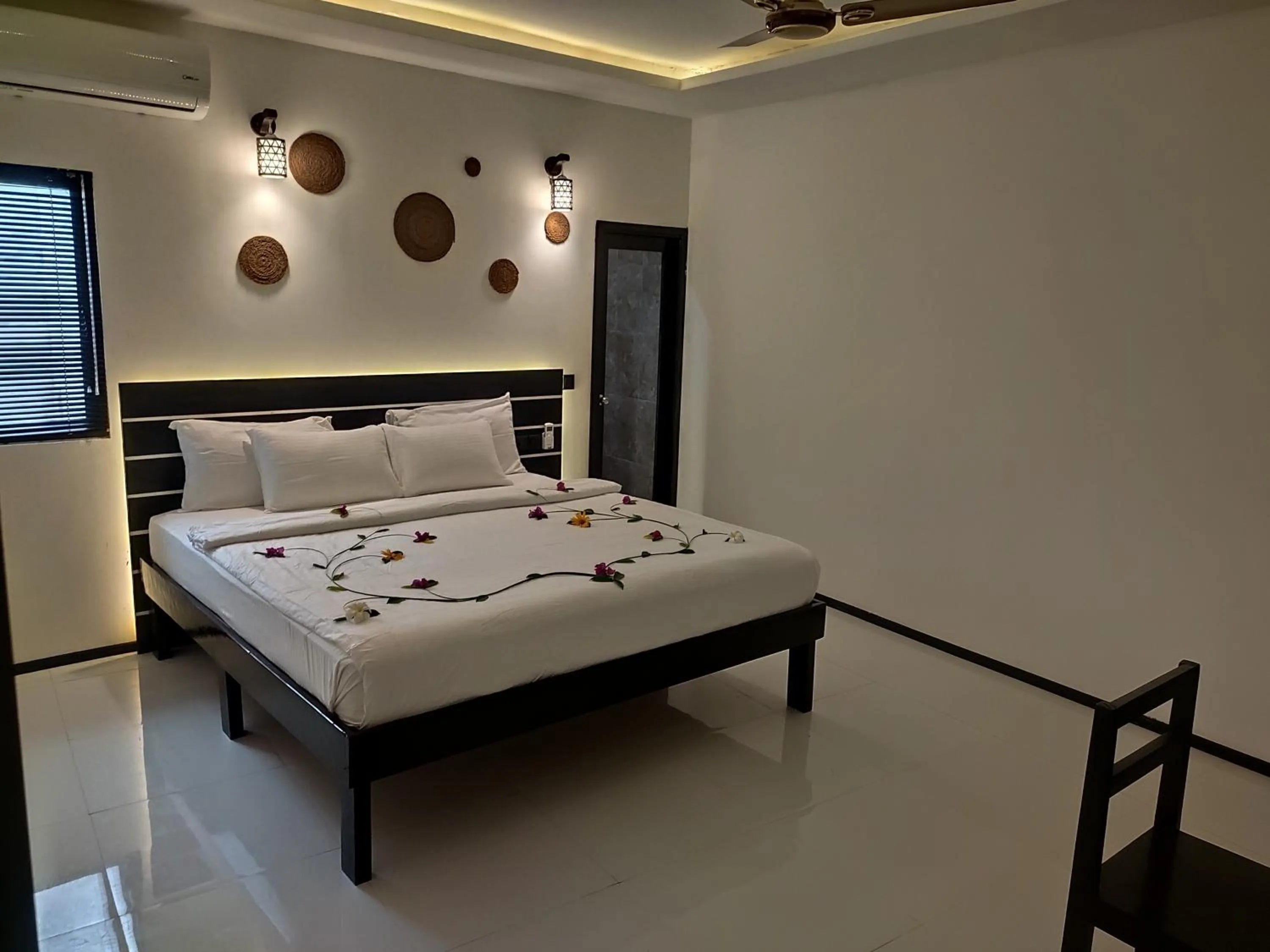 Bed in Crown Beach Villas -Private Beach