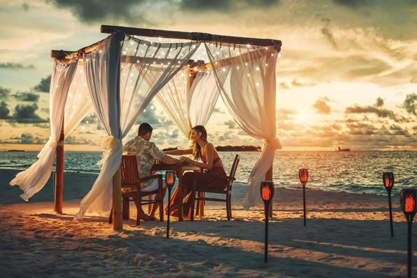 Restaurant/places to eat in Crown Beach Villas -Private Beach