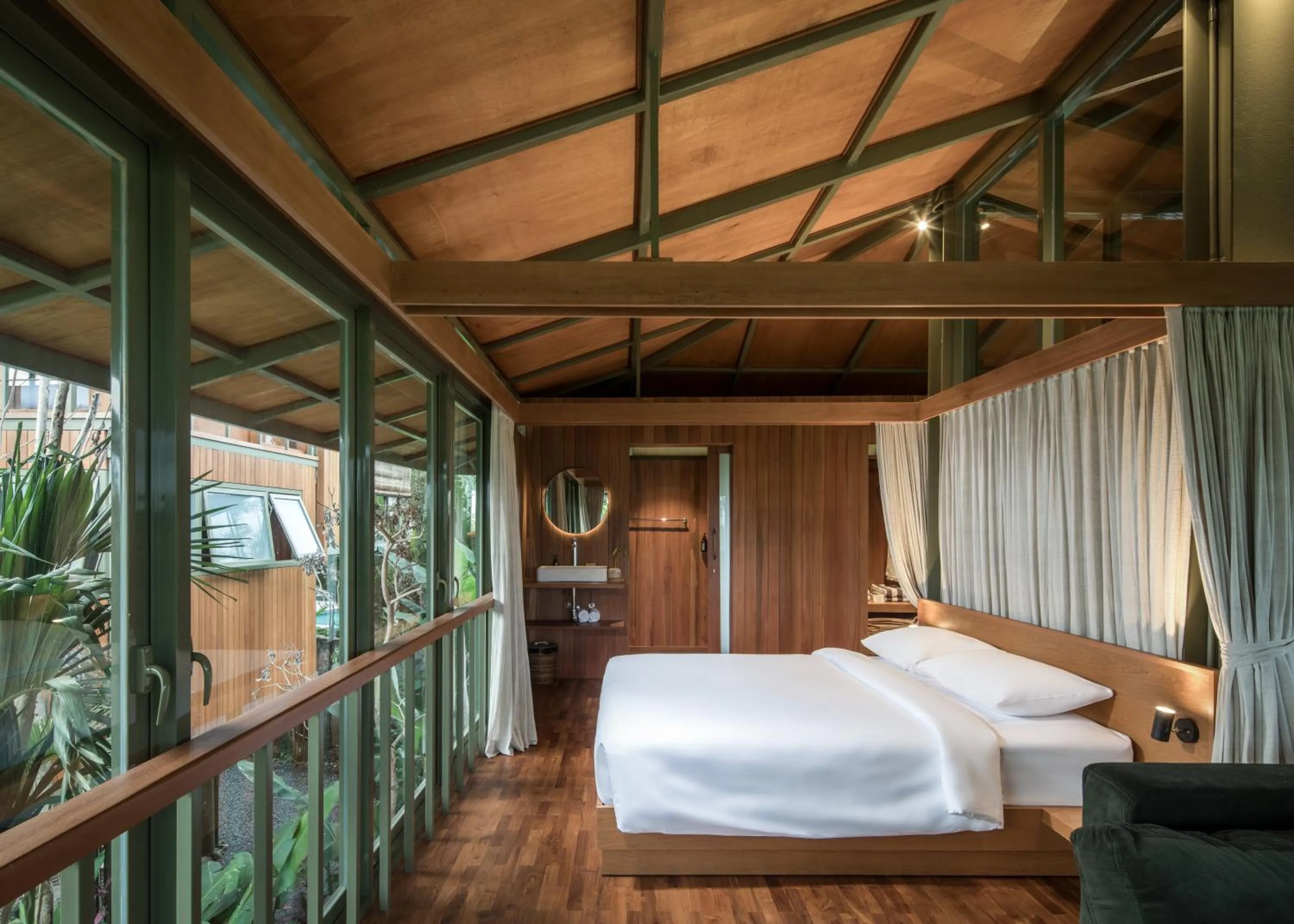 Shower, Bed in Grün Canggu Garden