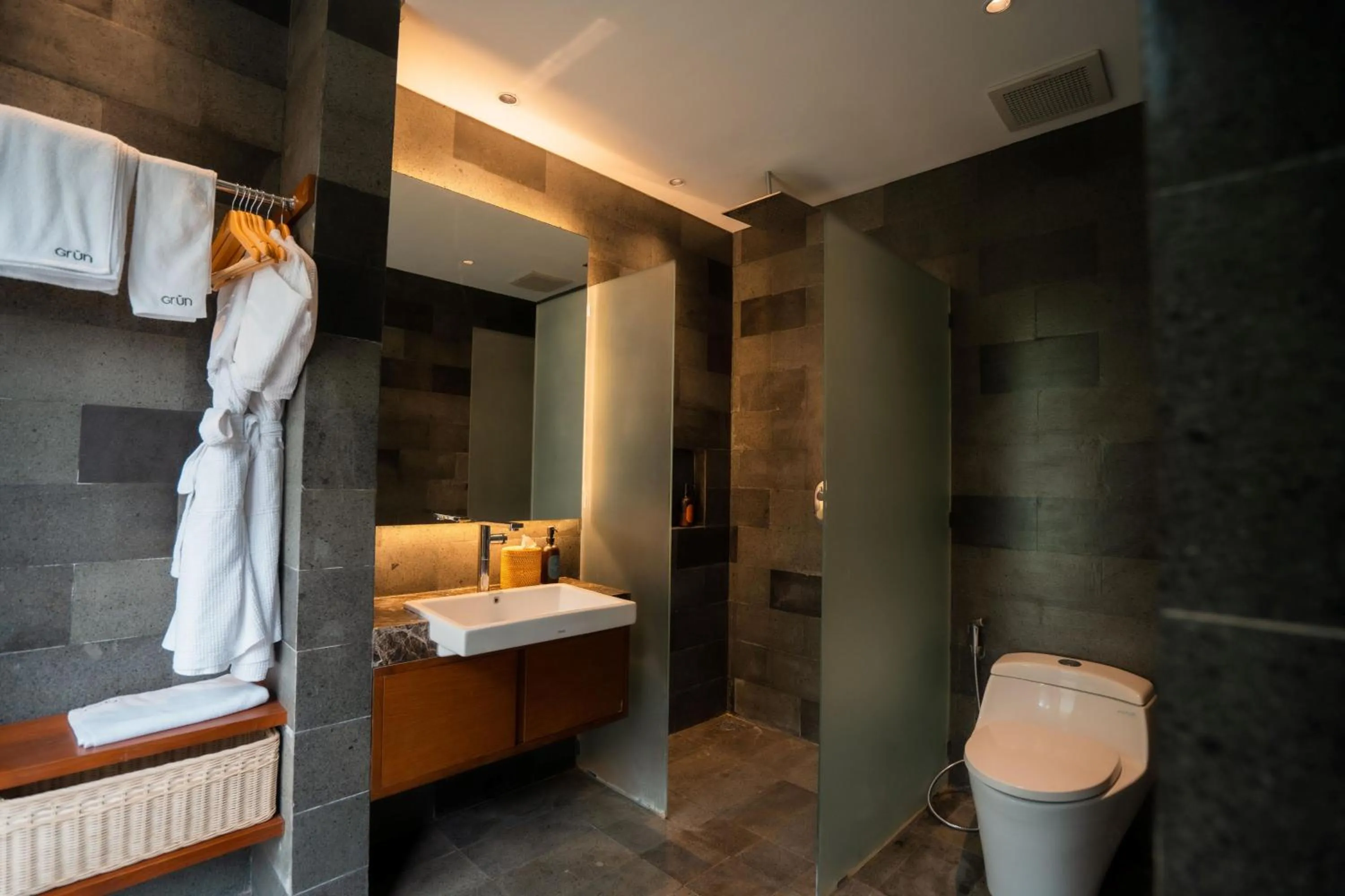 Shower in Grün Canggu Garden