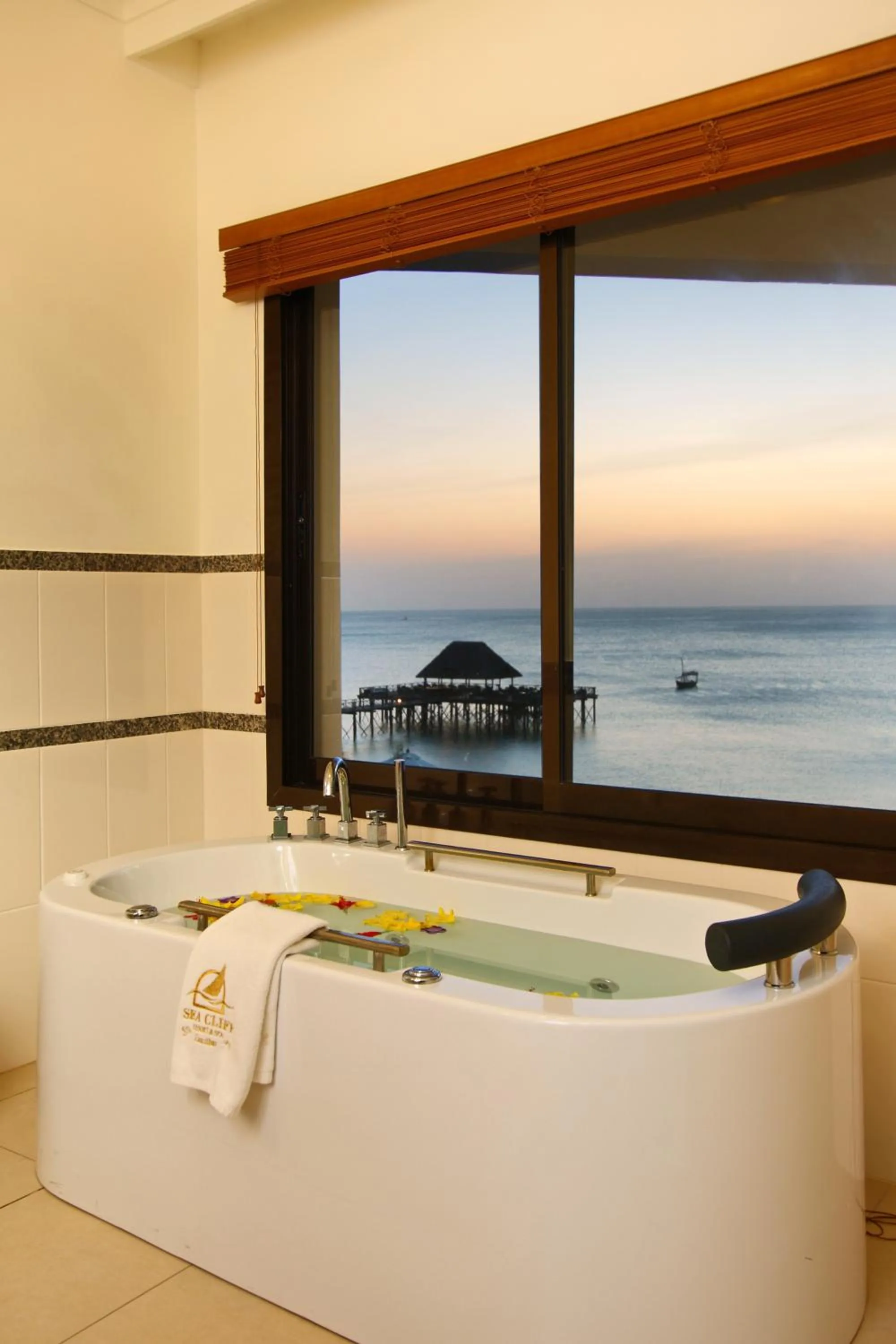Bathroom in Sea Cliff Resort & Spa