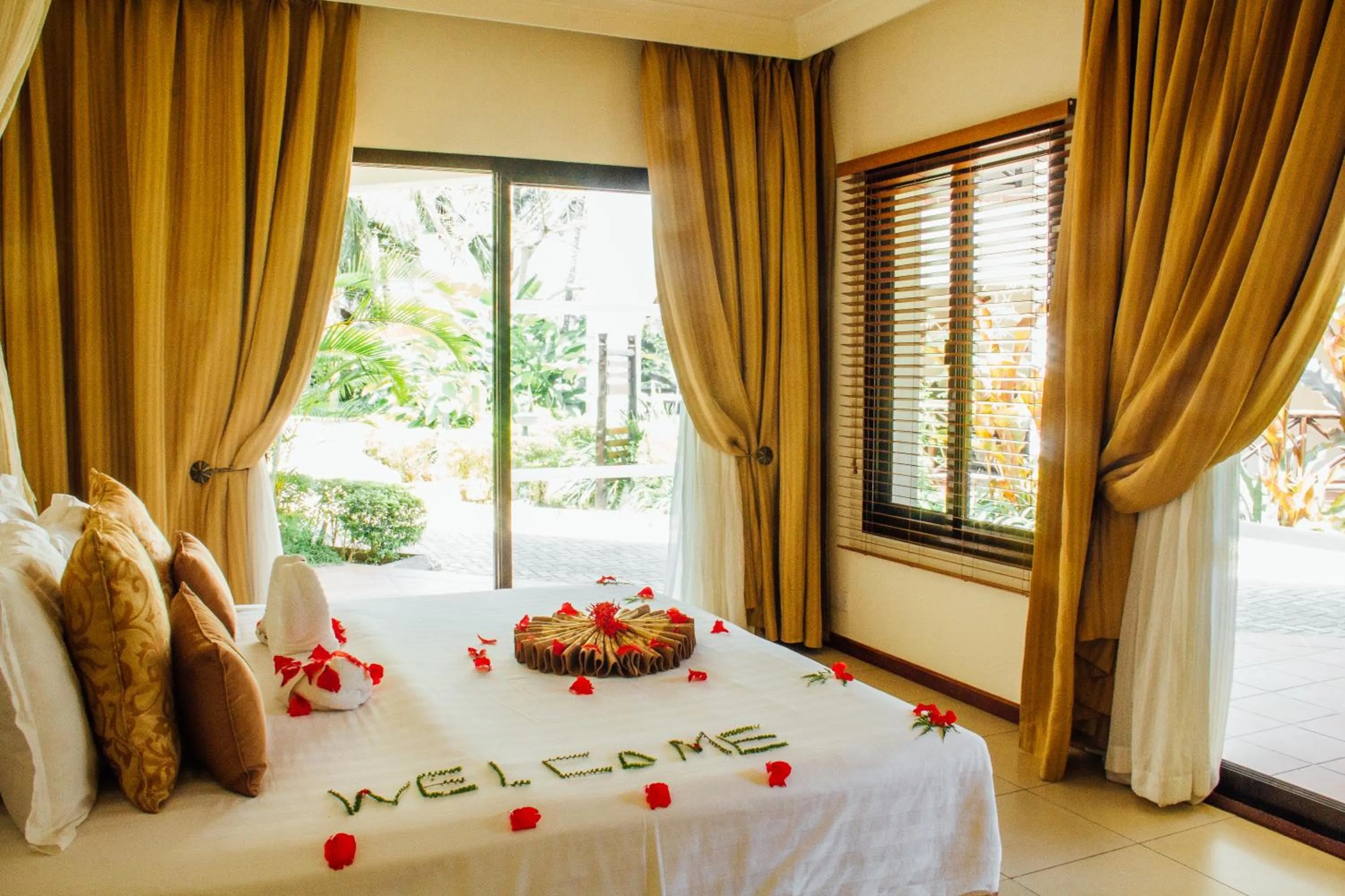 Garden view, Bed in Sea Cliff Resort & Spa