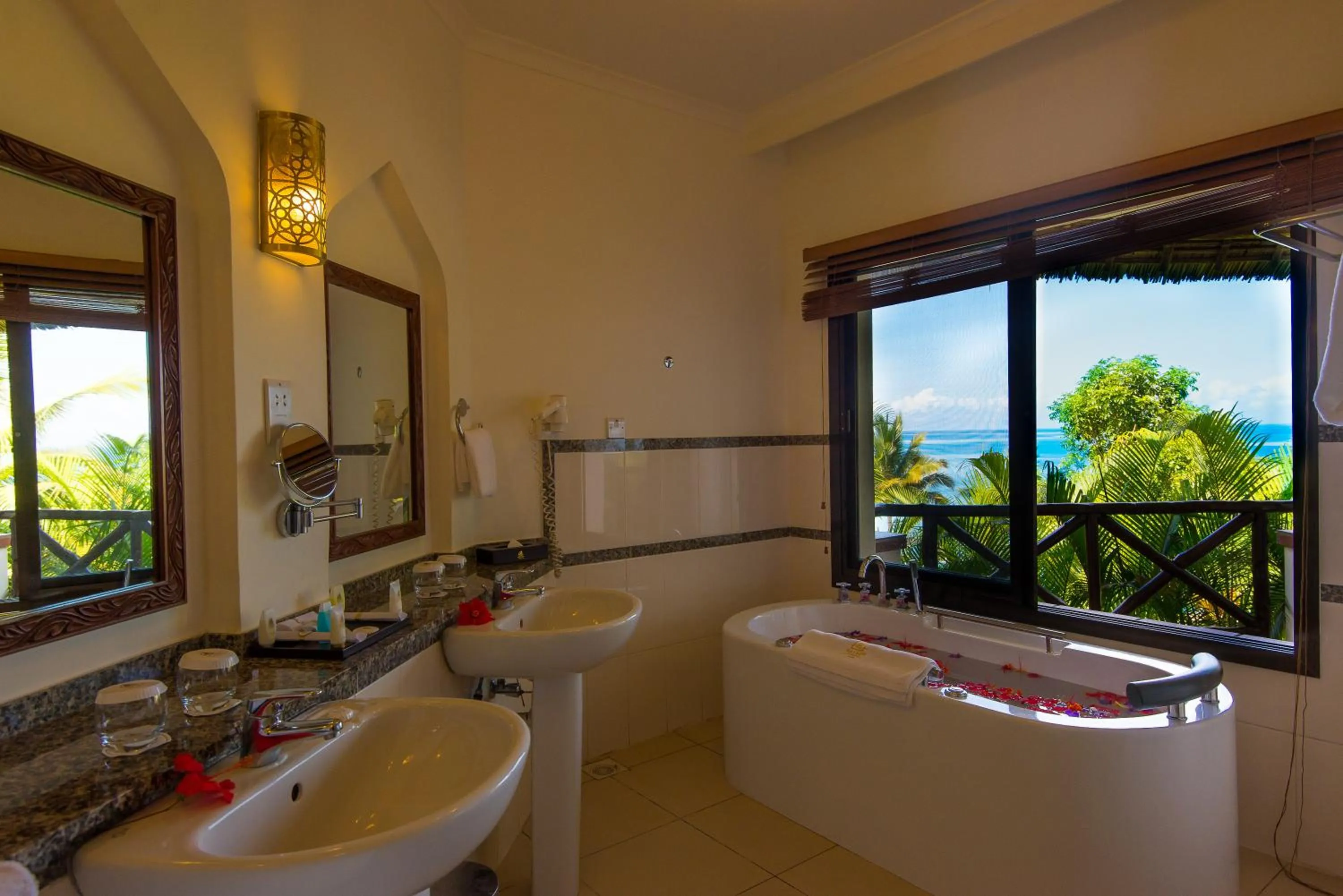 Bathroom in Sea Cliff Resort & Spa