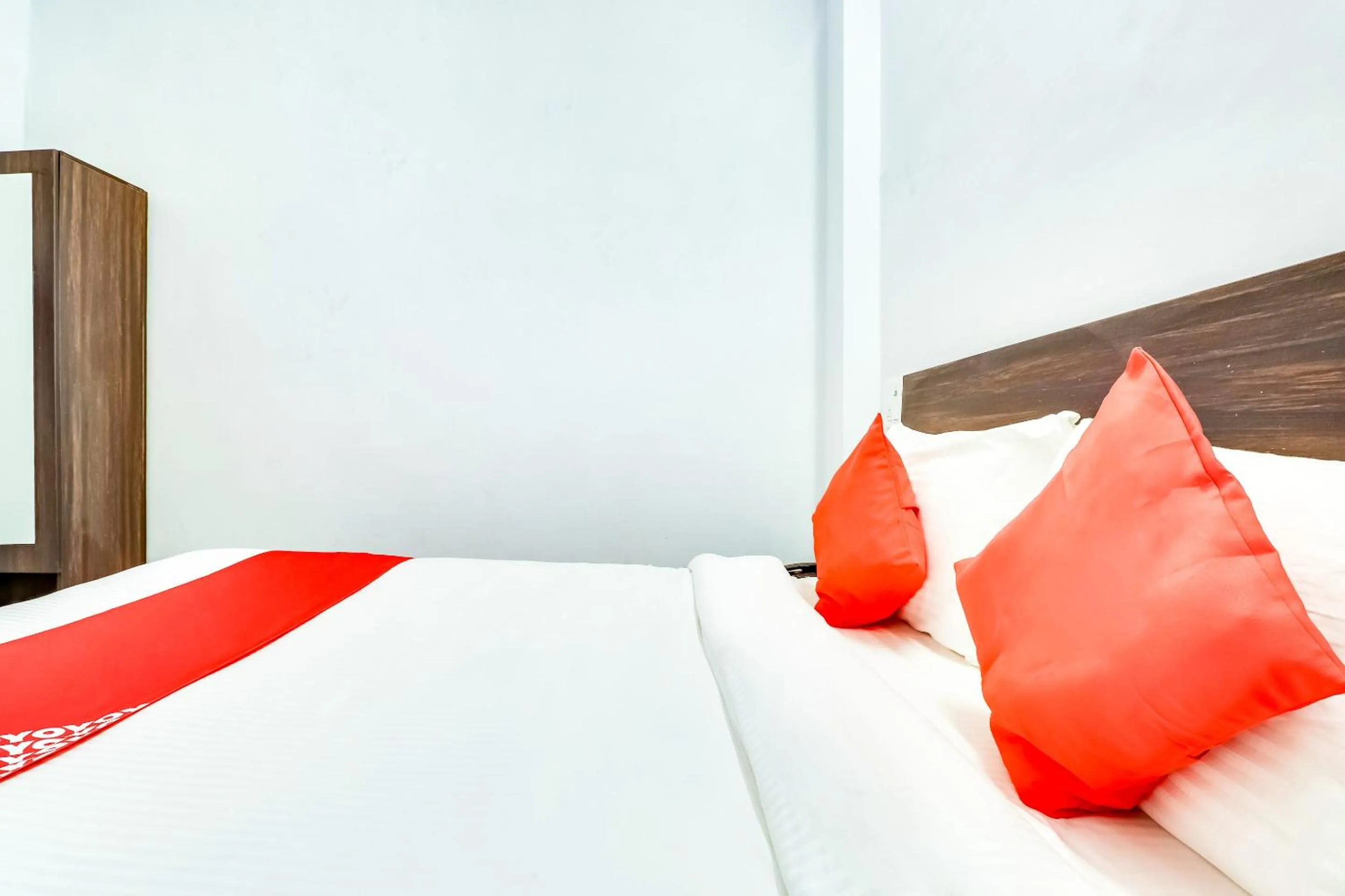 Bedroom, Bed in Hotel O The Velvet Chinhat Tiraha