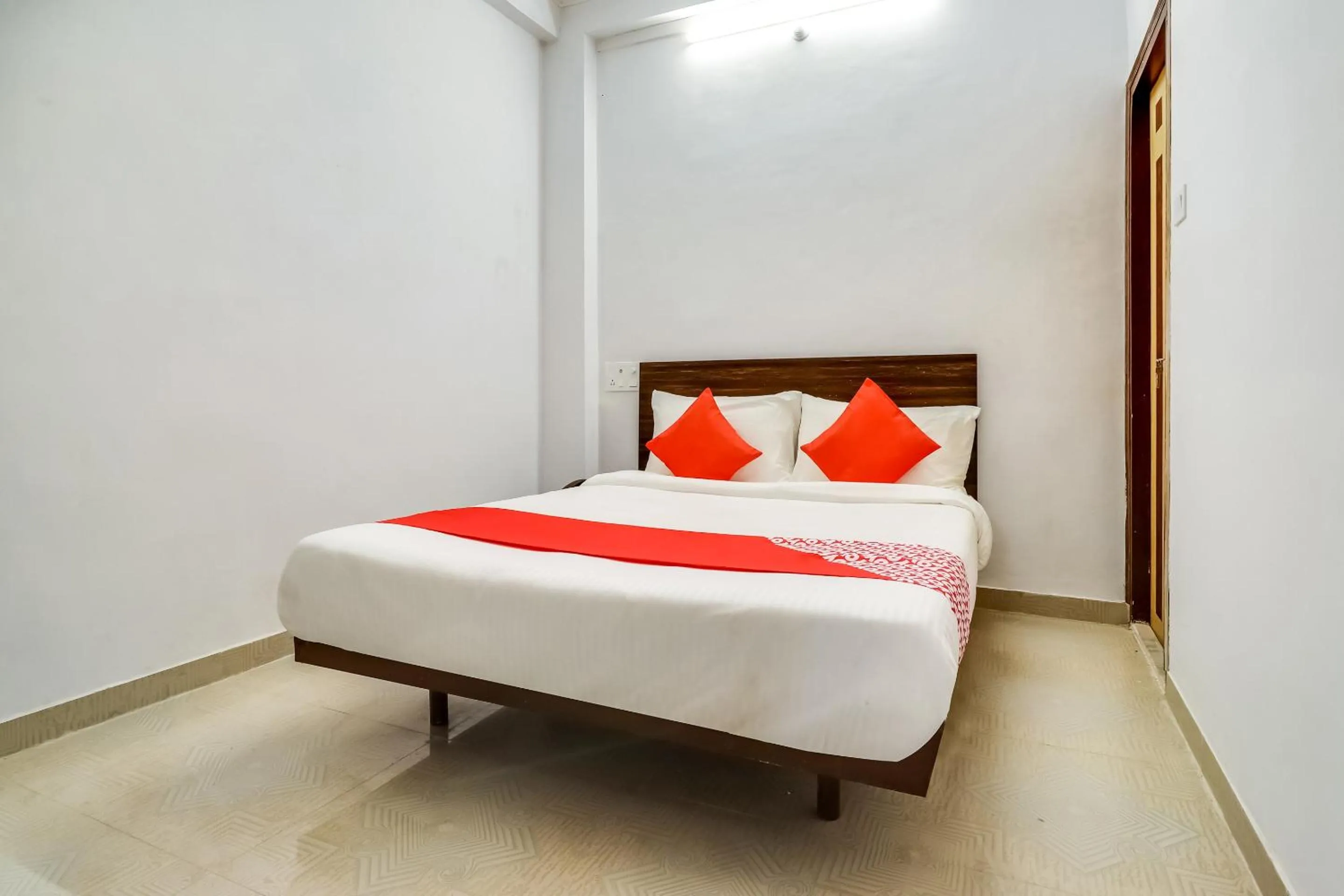 Bedroom, Bed in Hotel O The Velvet Chinhat Tiraha