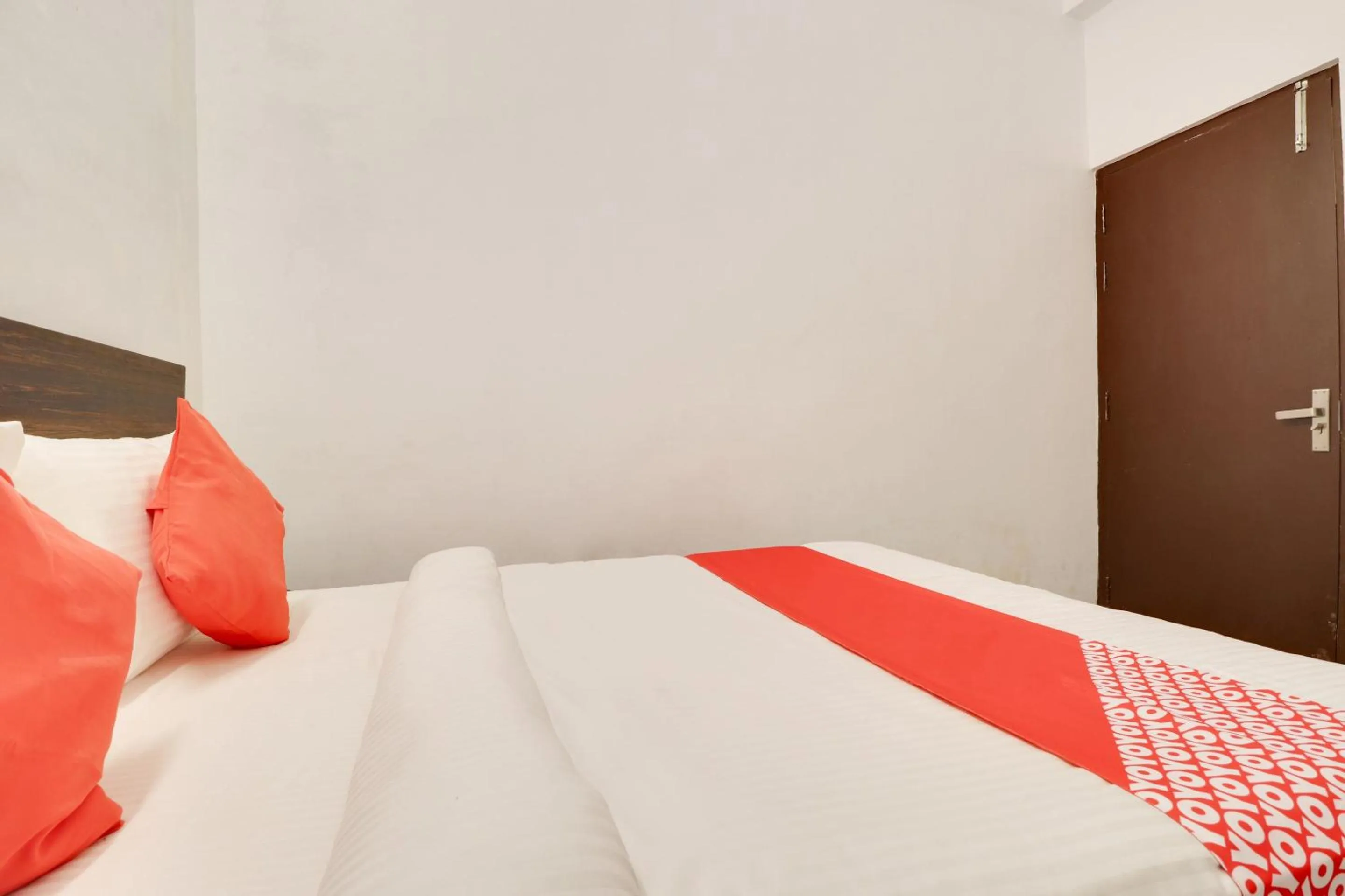 Bedroom, Bed in Hotel O The Velvet Chinhat Tiraha