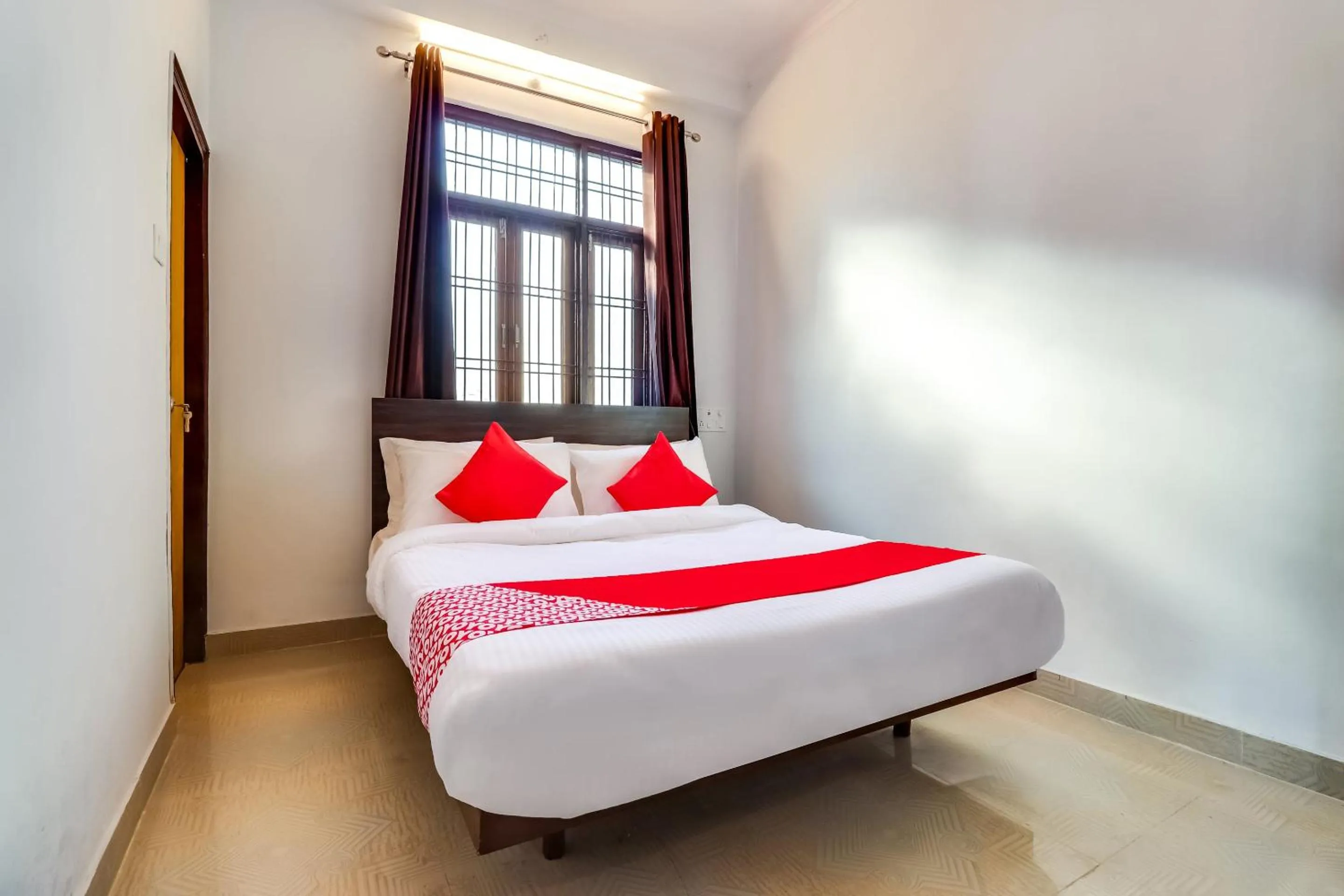 Bedroom, Bed in Hotel O The Velvet Chinhat Tiraha