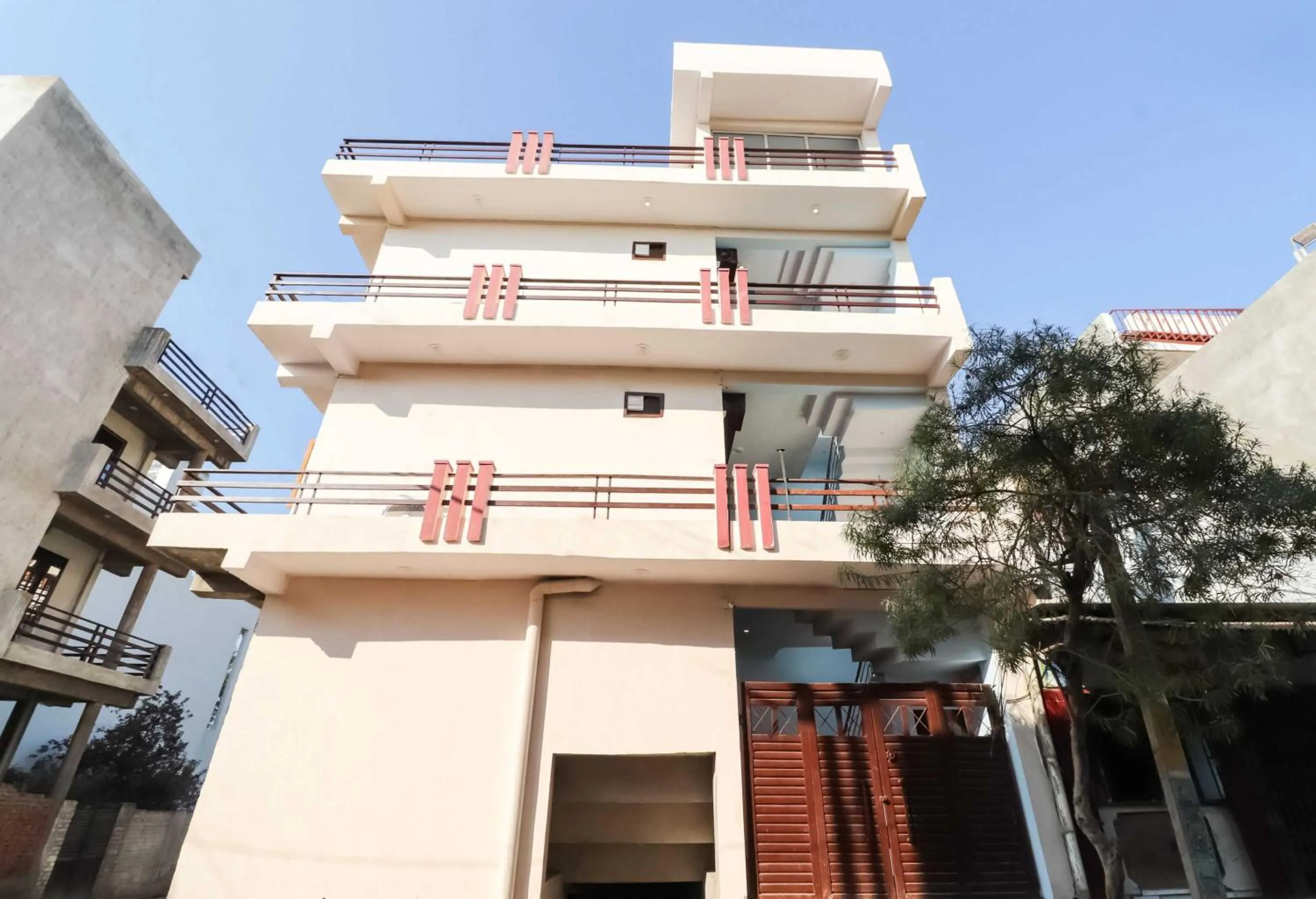 Facade/entrance in Hotel O The Velvet Chinhat Tiraha