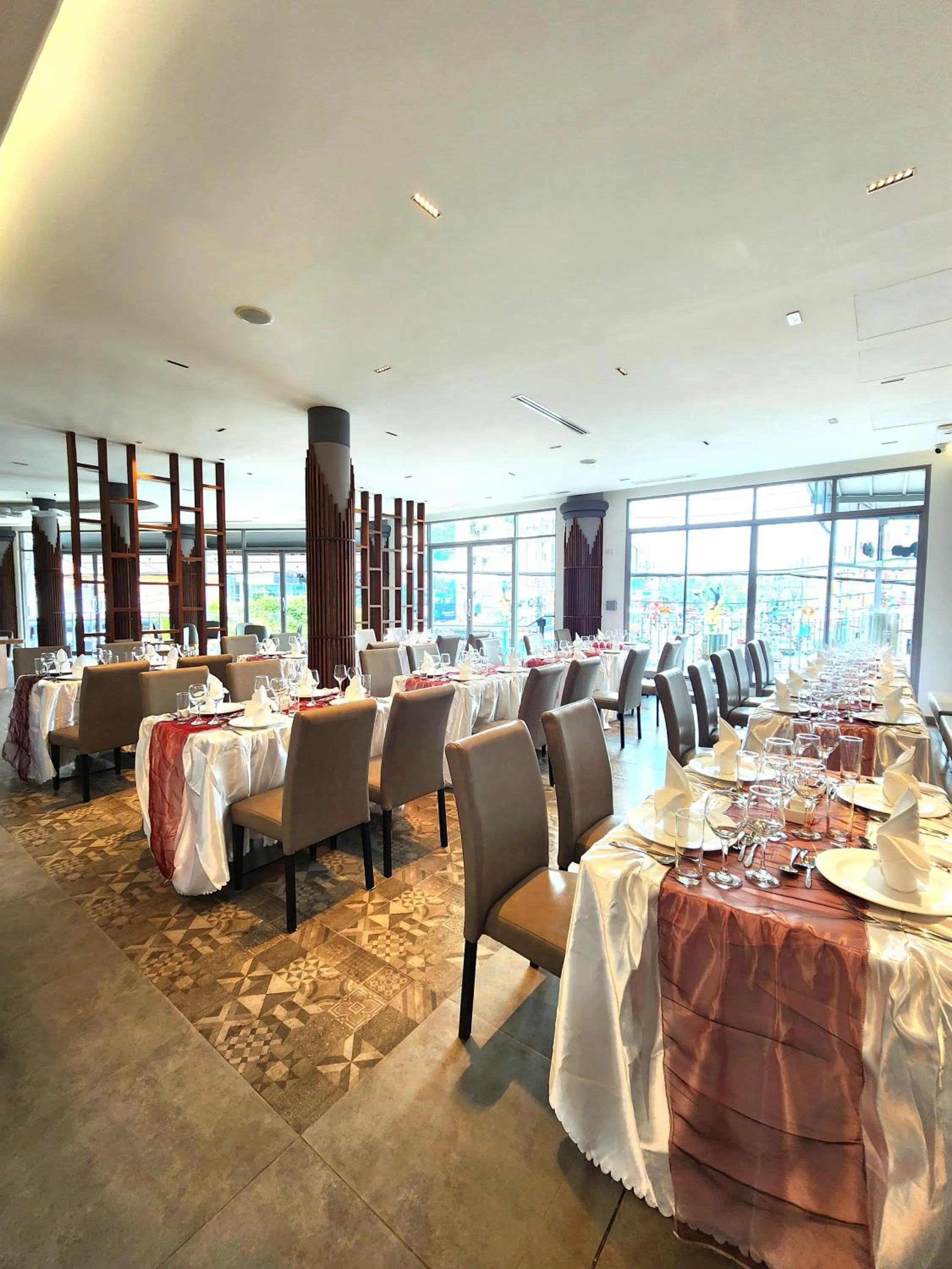 Restaurant/places to eat in Zo Amalthea Hotel