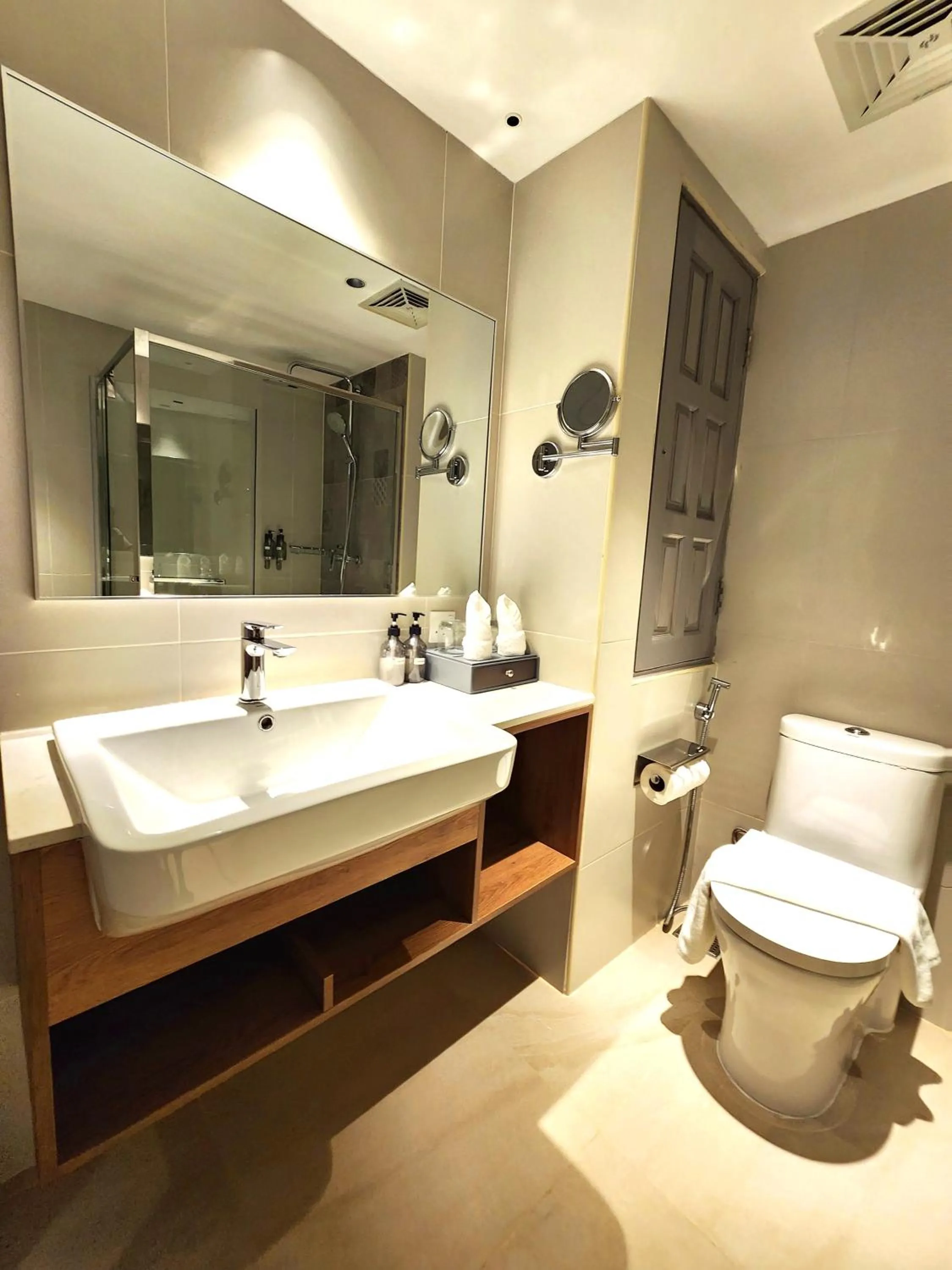 Bathroom in Zo Amalthea Hotel