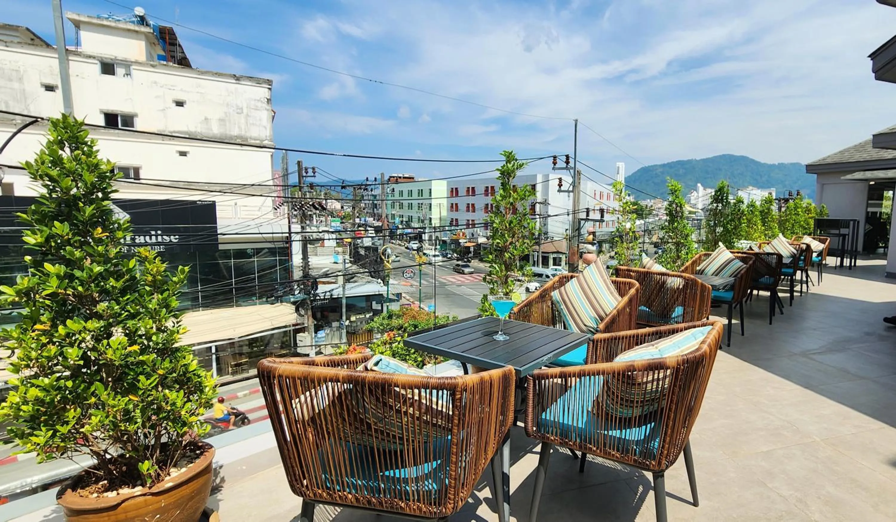 Restaurant/places to eat in Zo Amalthea Hotel