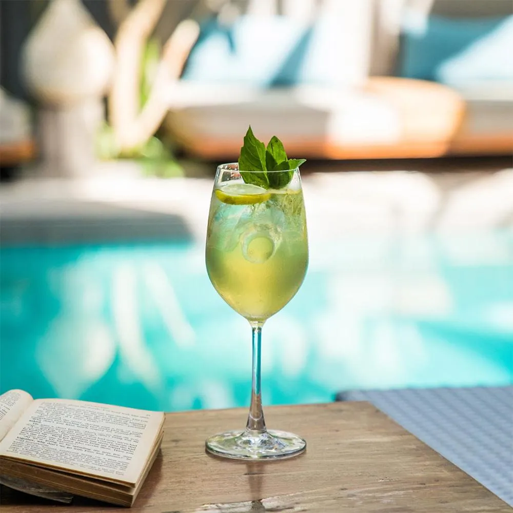 Restaurant/places to eat in Red Thread Calangute