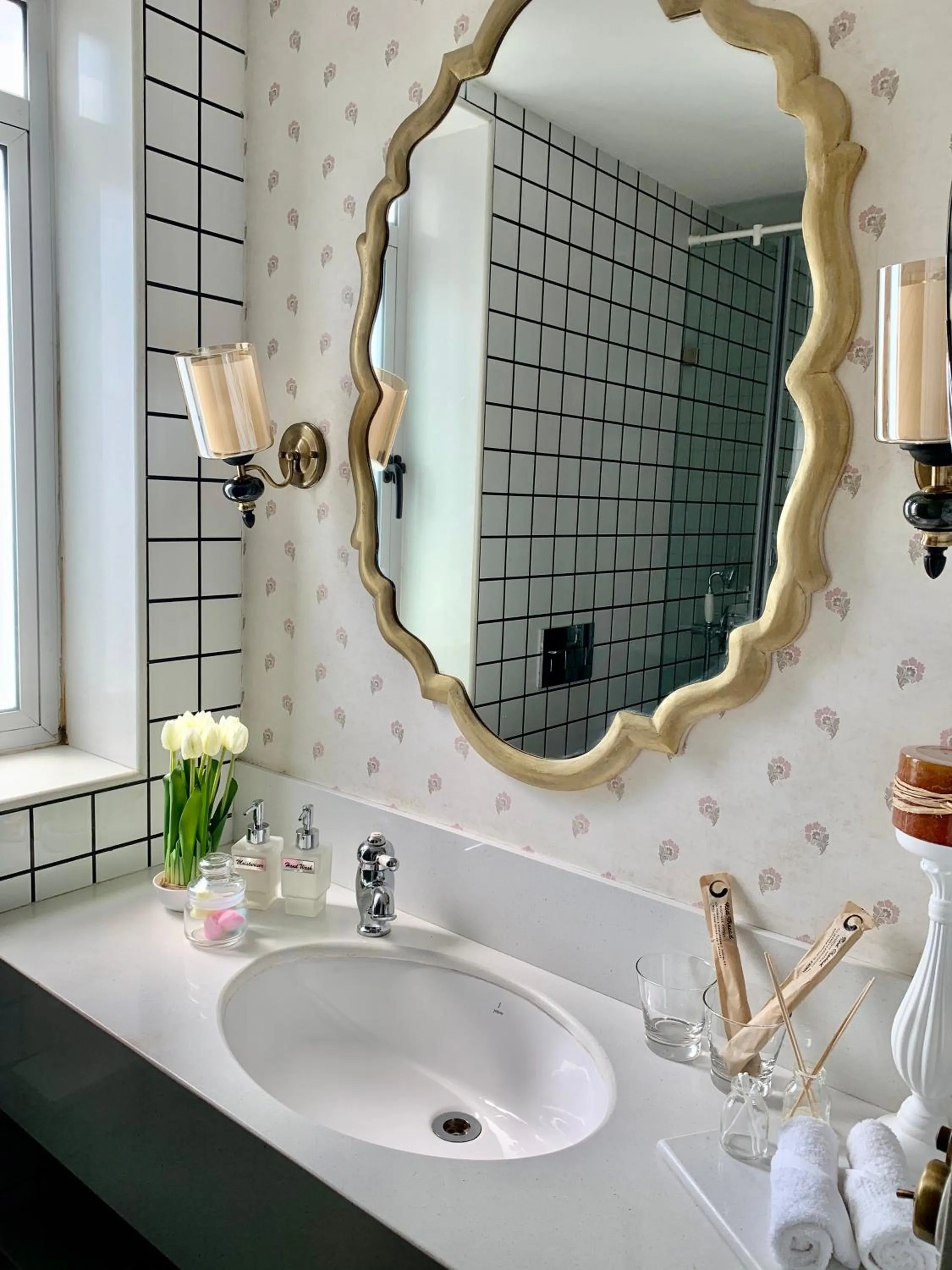 Toilet in Red Thread Calangute