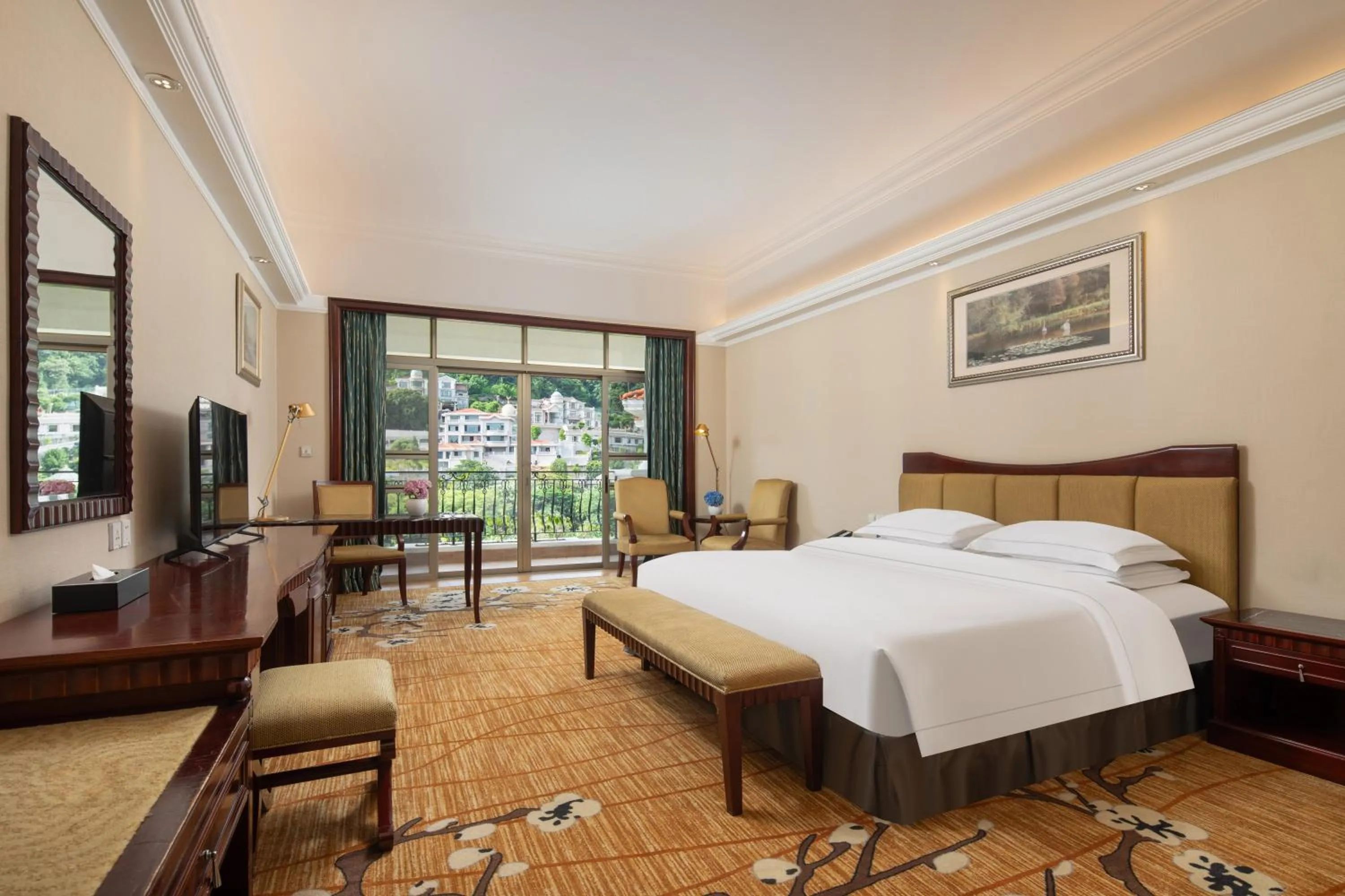 Bed in Guangzhou Phoenix City Hotel