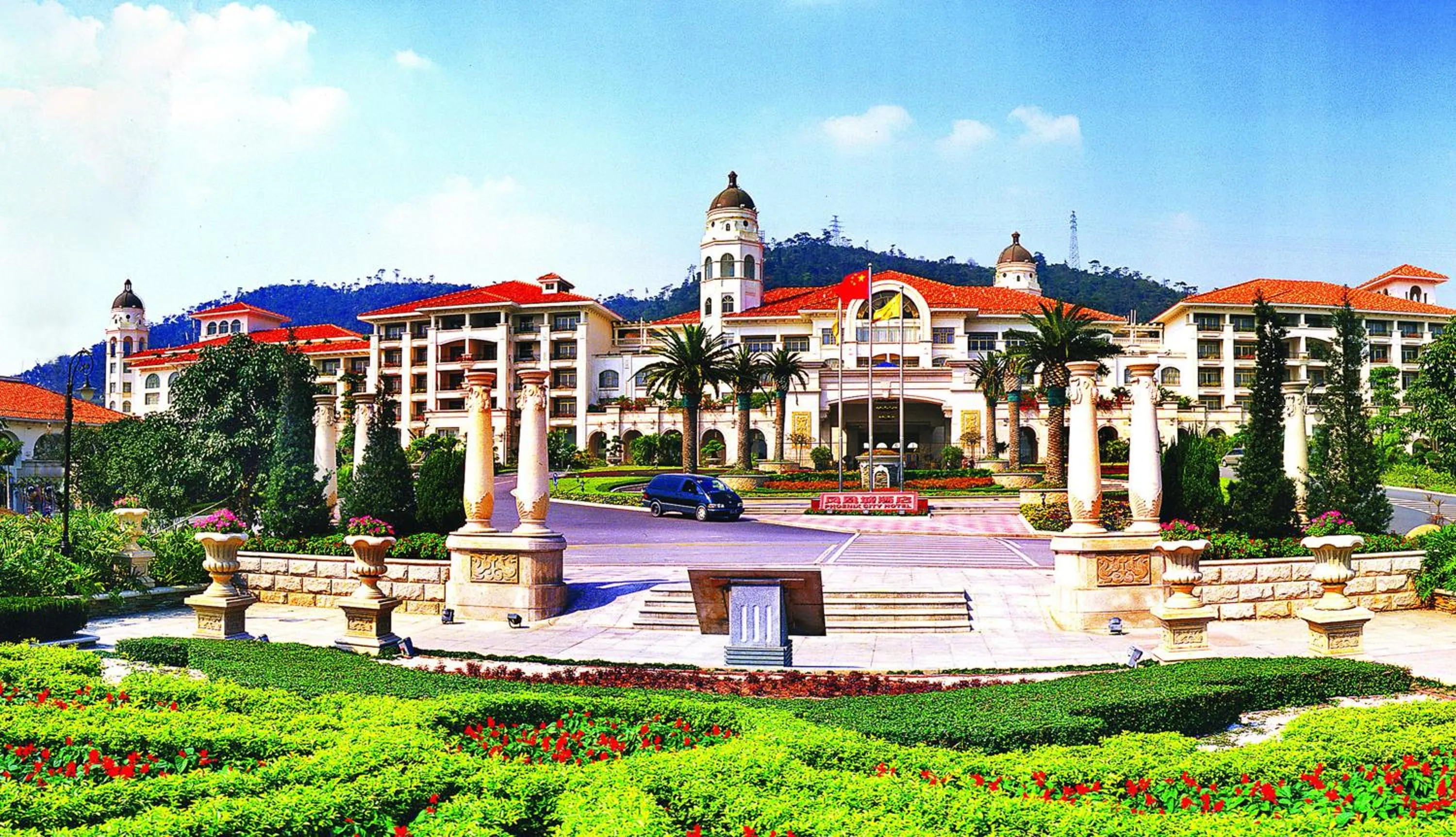 Facade/entrance in Guangzhou Phoenix City Hotel