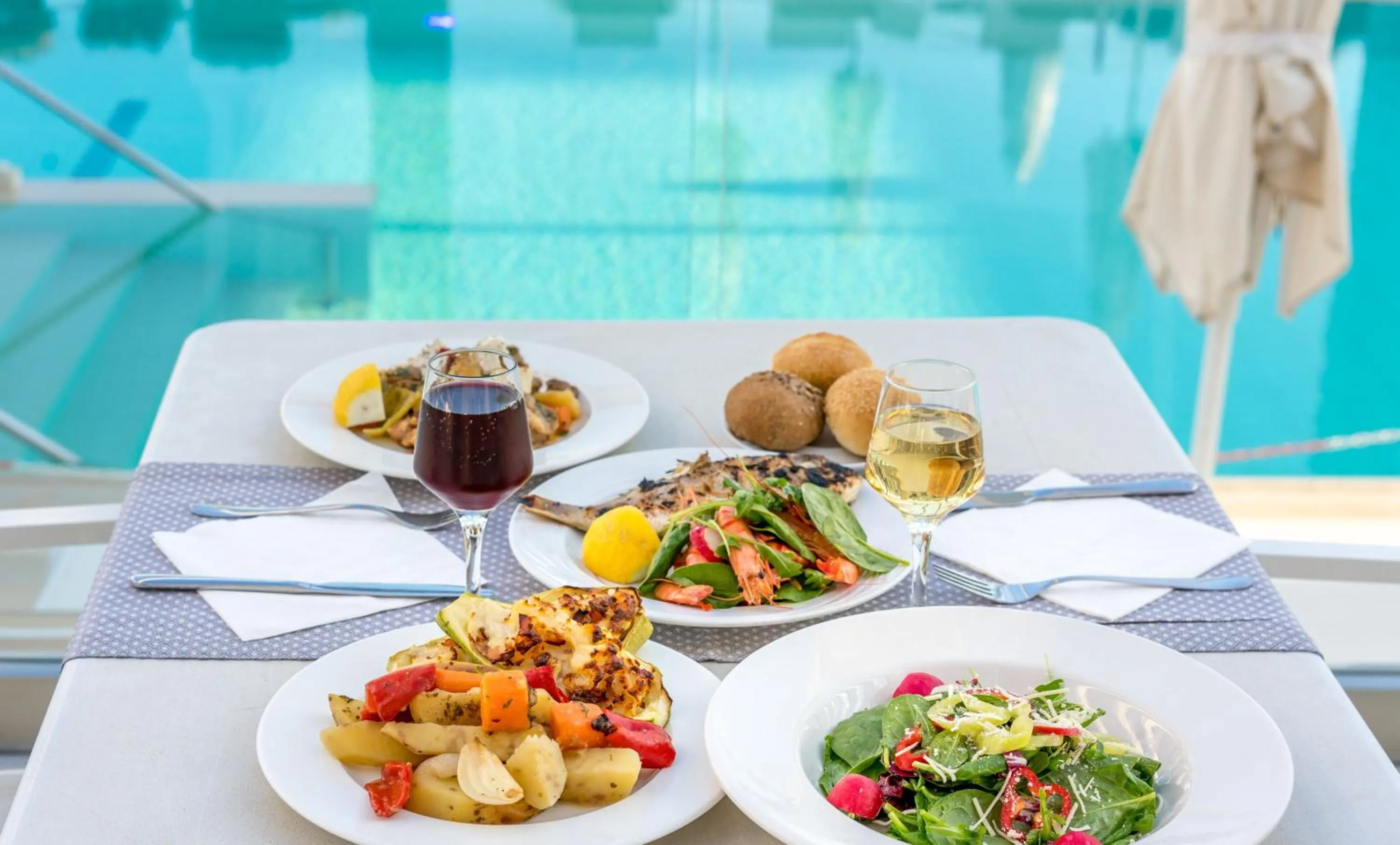 Restaurant/places to eat in Lark Hotel