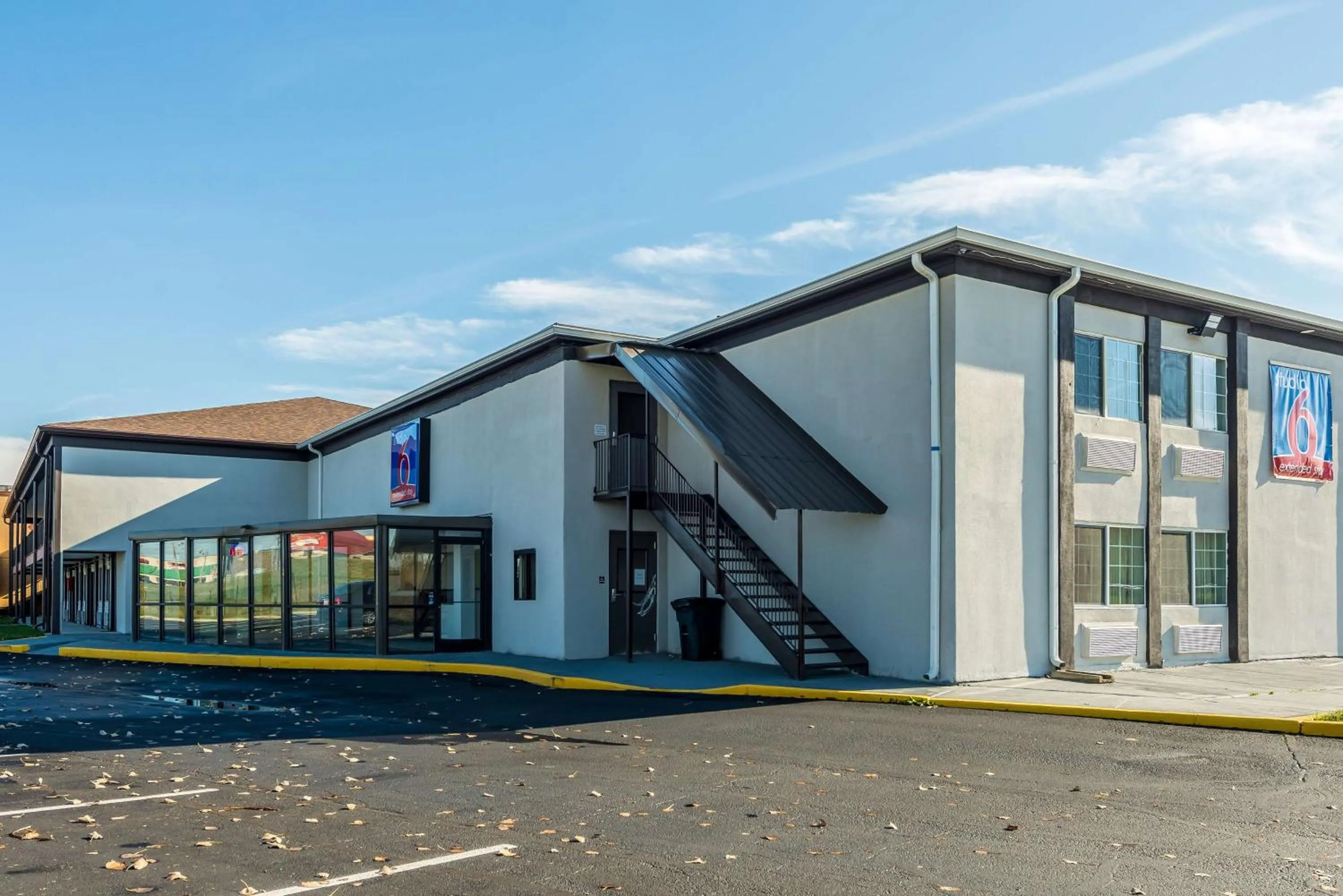 Property building in Studio 6-Indianapolis, IN