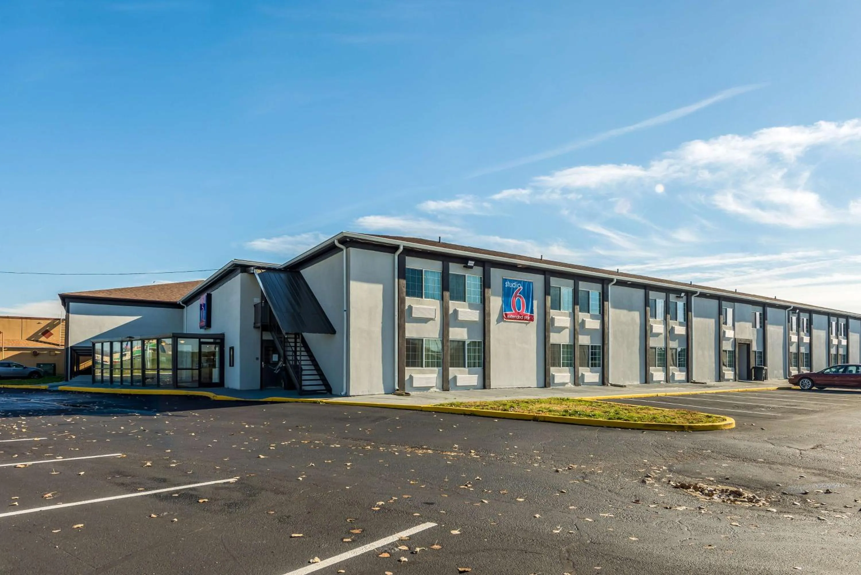 Property building in Studio 6-Indianapolis, IN