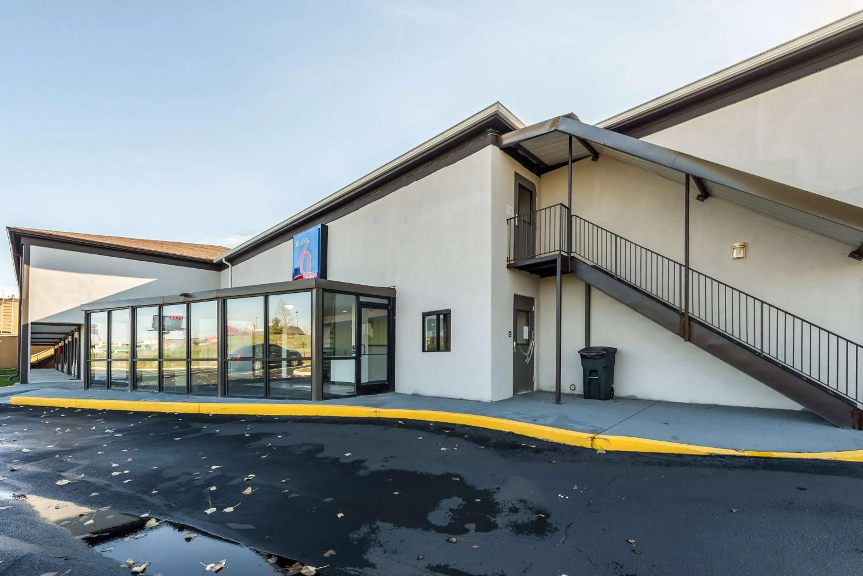 Property building in Studio 6-Indianapolis, IN